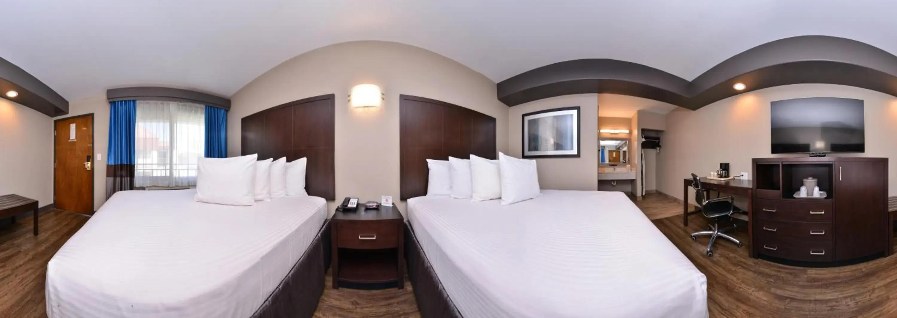 Photo of the whole room, Bed in Tarzana Inn Photo of the whole room, Bed in Tarzana Inn