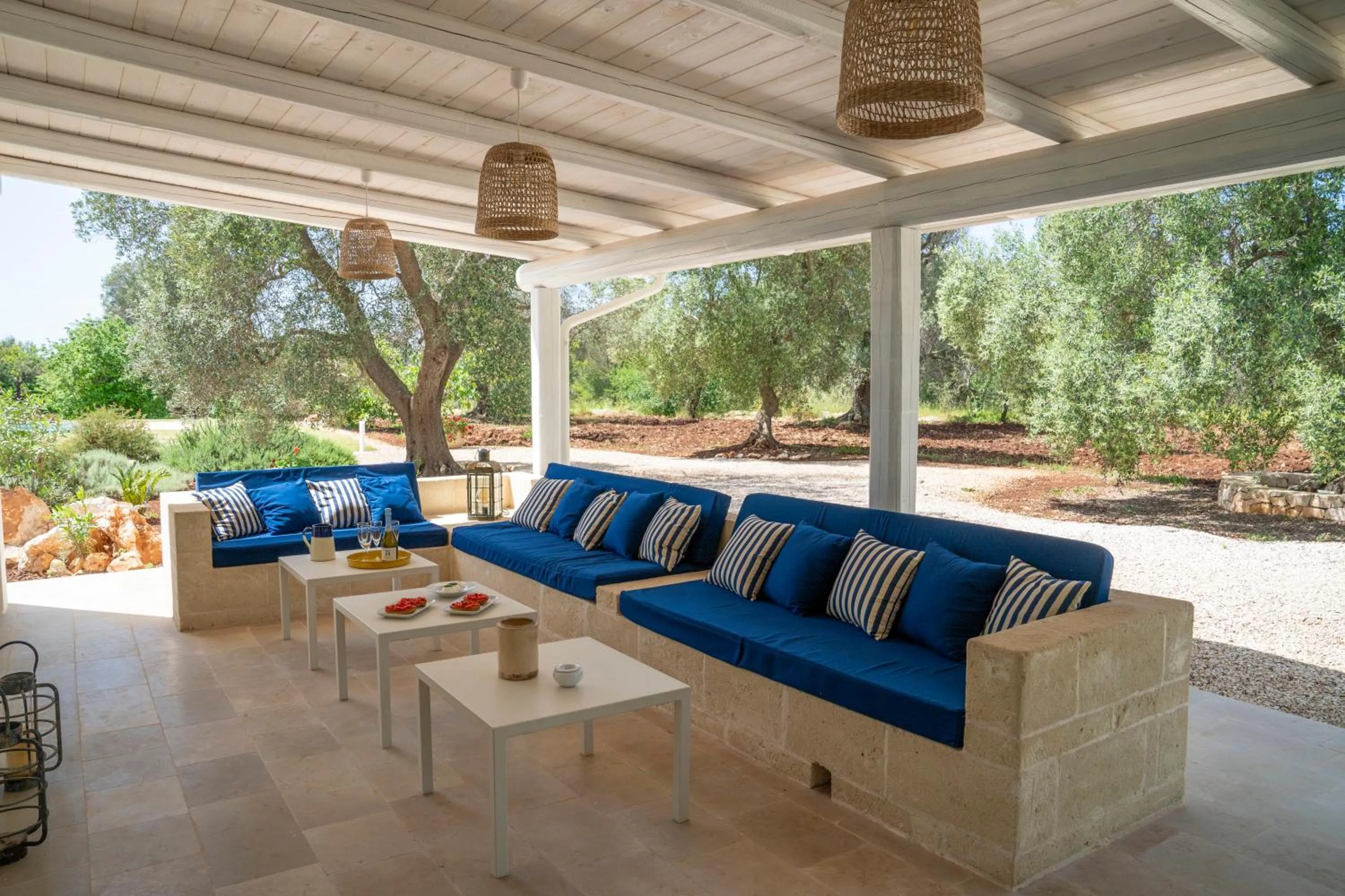 Day in TRULLO MATTEO VILLA DE LUXE avec PISCINE