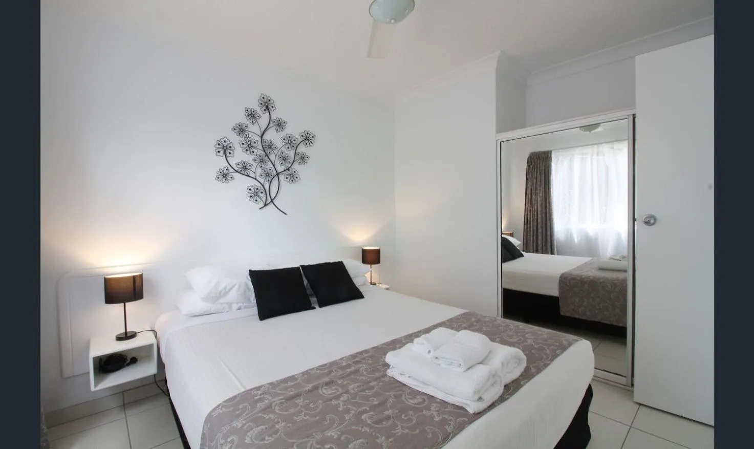 Bedroom, Bed in Bay of Palms