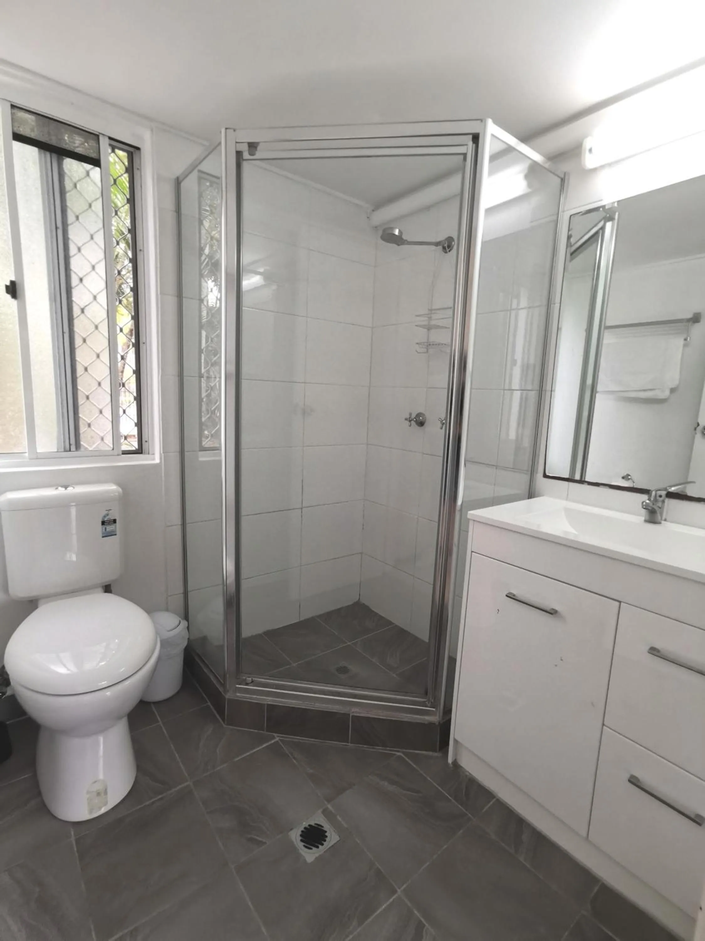 Shower in Bay of Palms