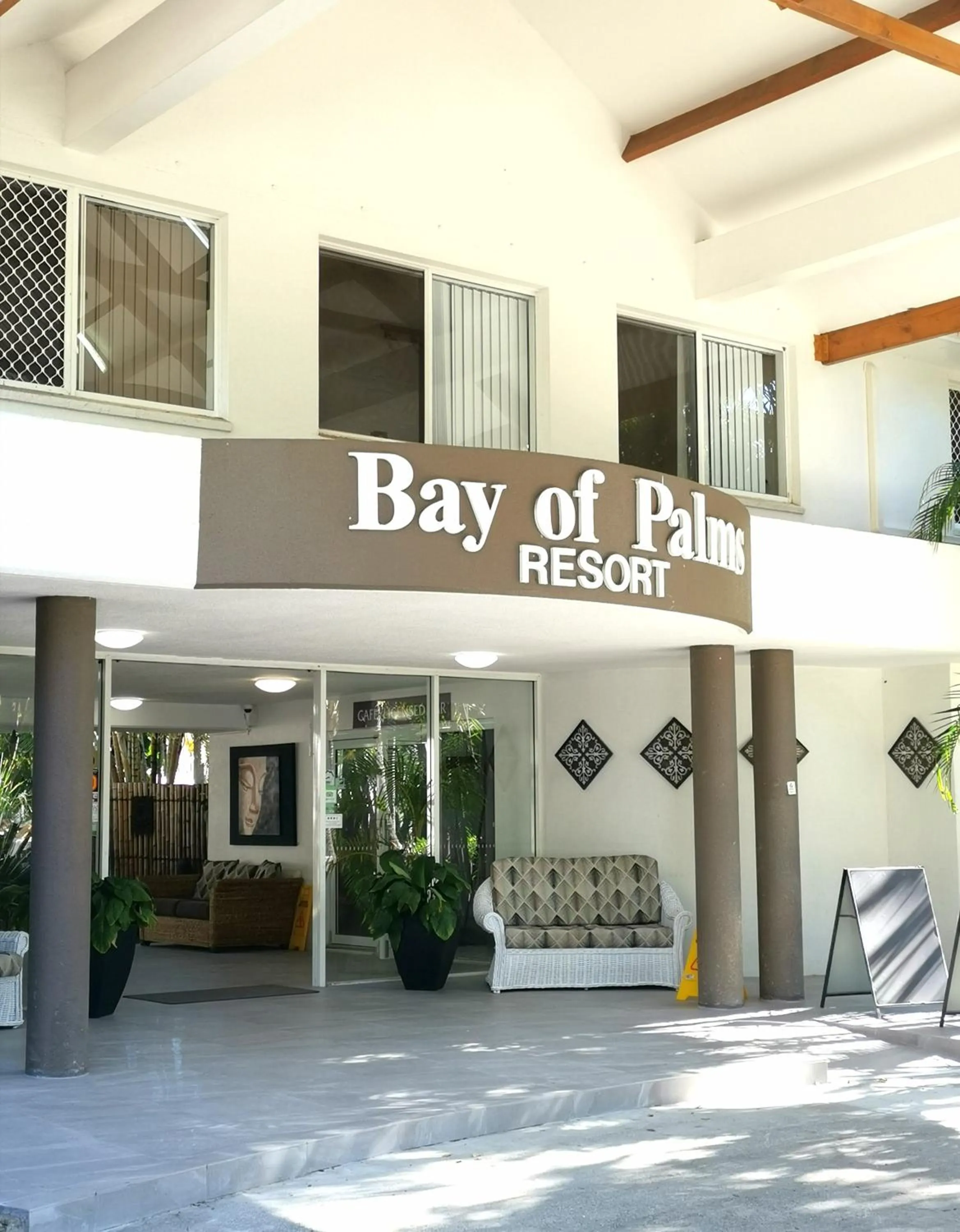 Facade/entrance in Bay of Palms