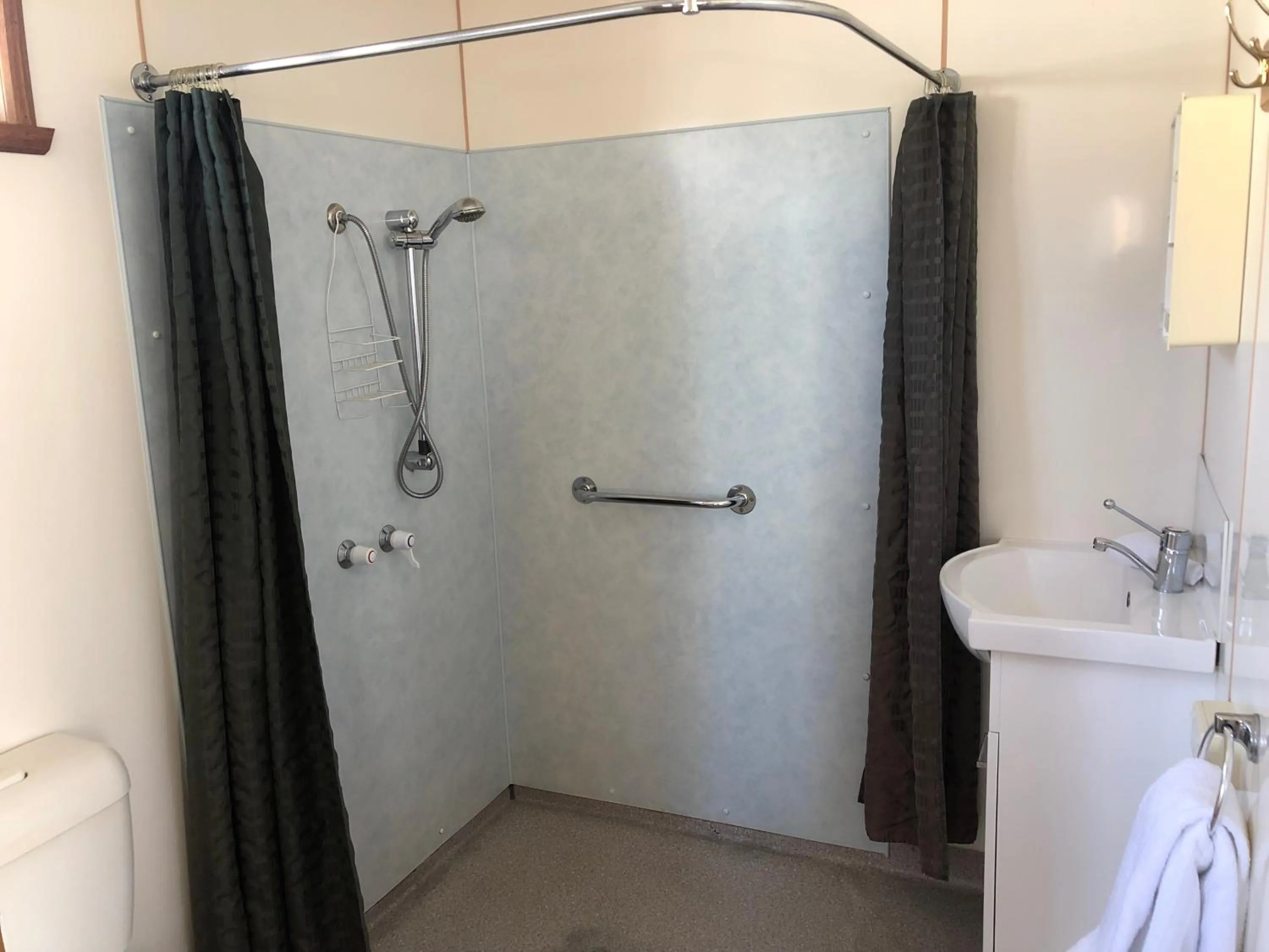 Shower in Discovery Parks - Hadspen