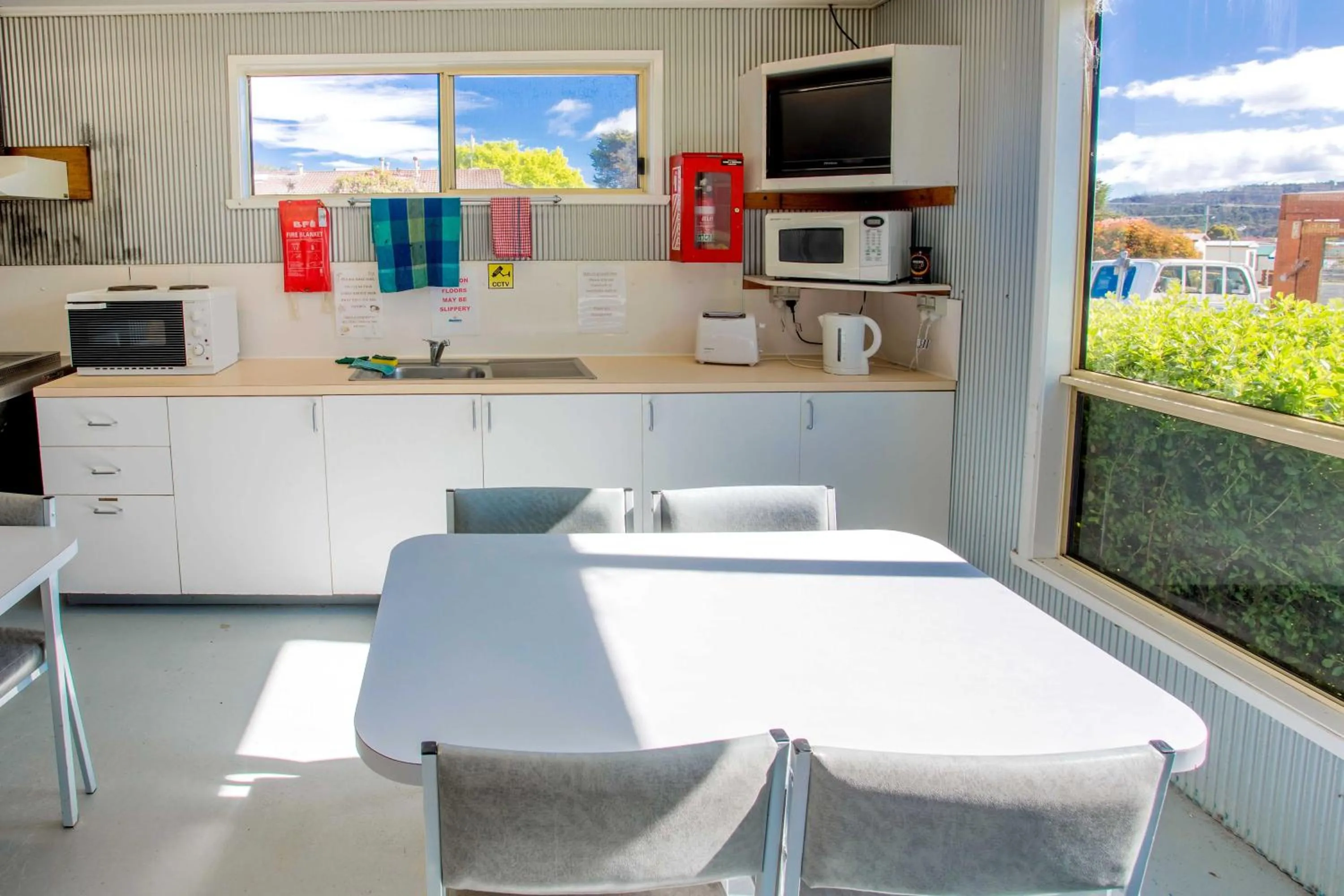 Communal kitchen in Discovery Parks - Hadspen