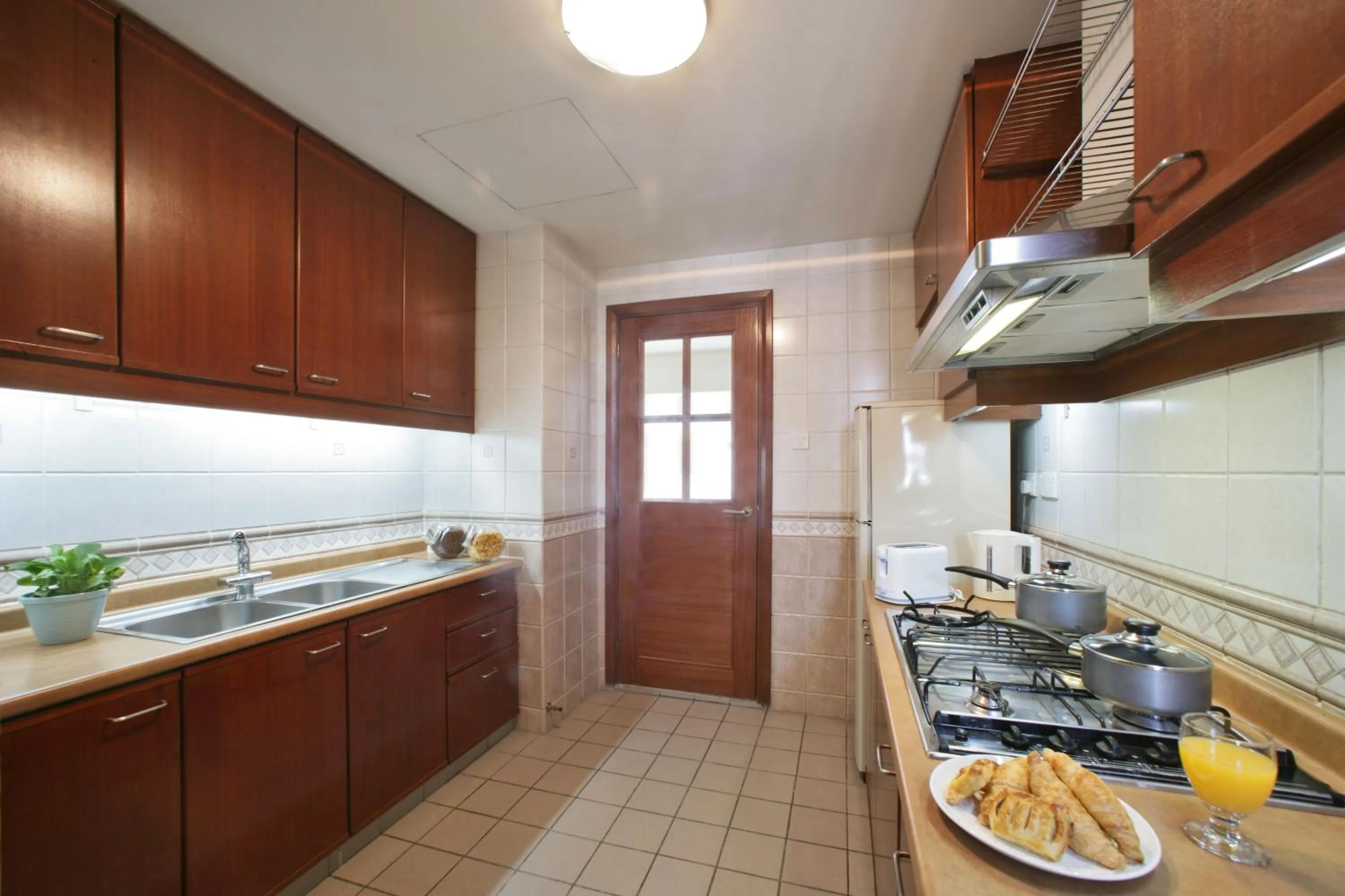 Kitchen or kitchenette in Village Residence Robertson Quay by Far East Hospitality