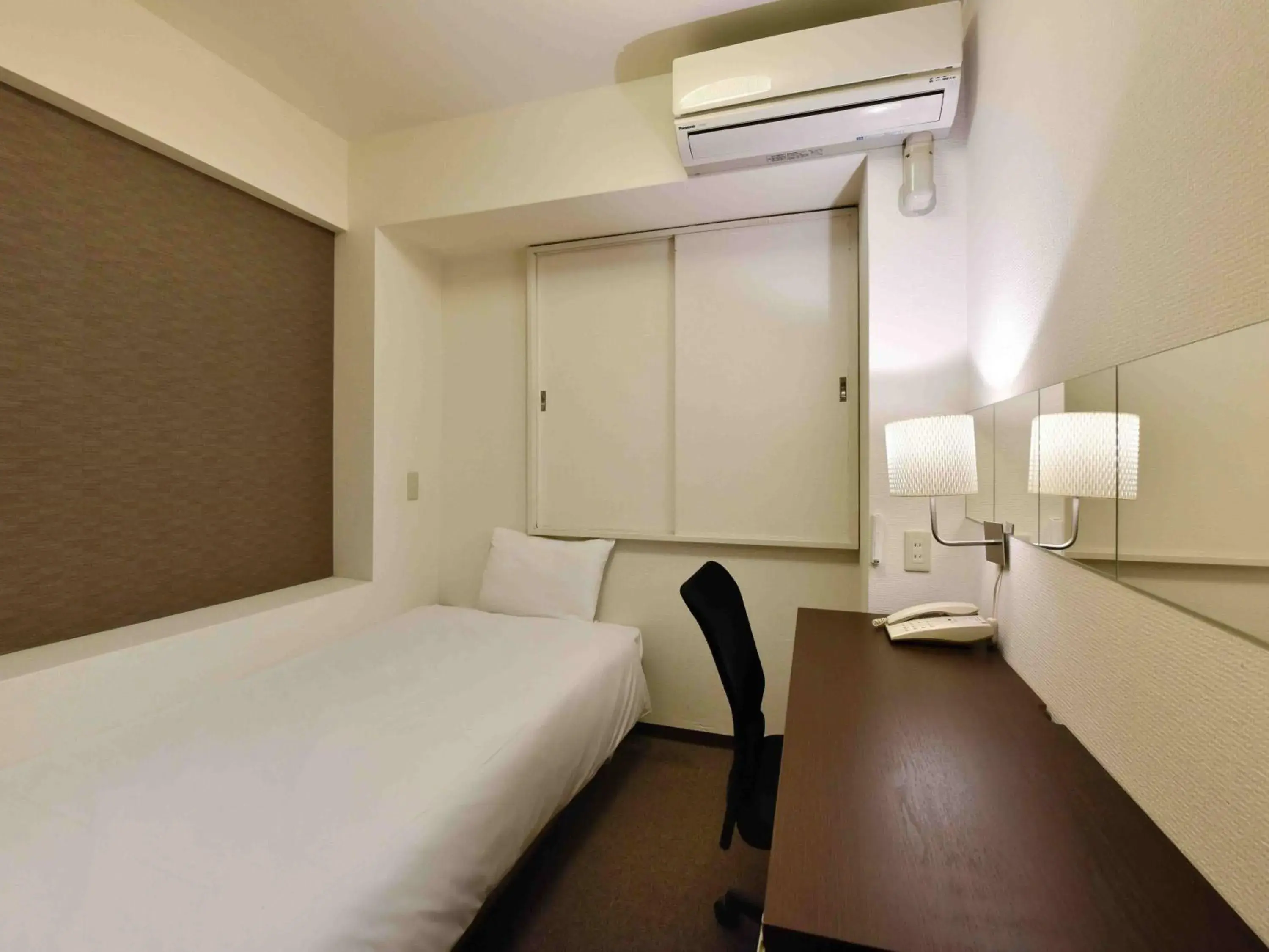 Photo of the whole room, Bed in Hotel Kansai Photo of the whole room, Bed in Hotel Kansai