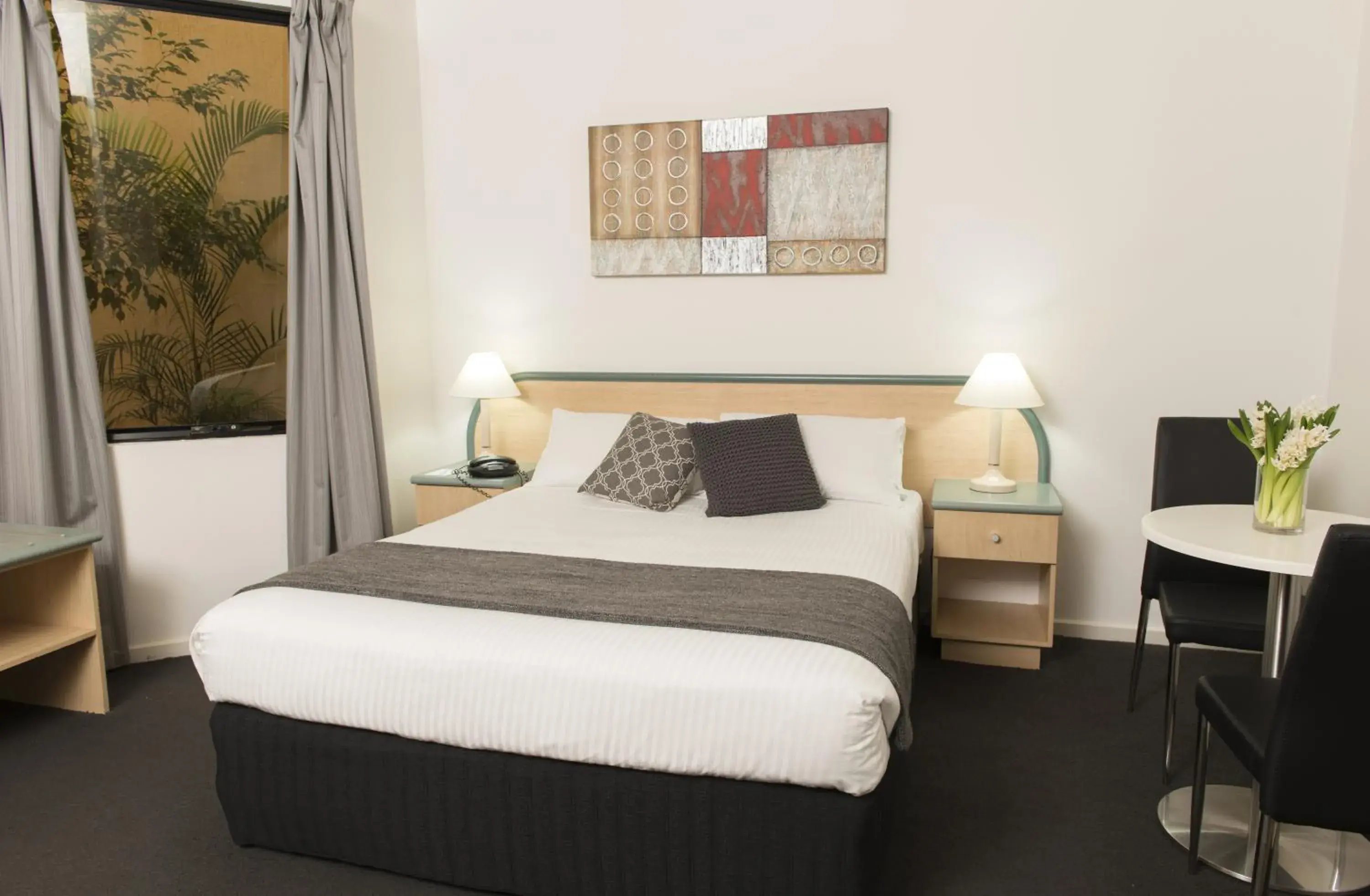 Standard Queen Room in Adelaide Riviera Hotel Standard Queen Room in Adelaide Riviera Hotel