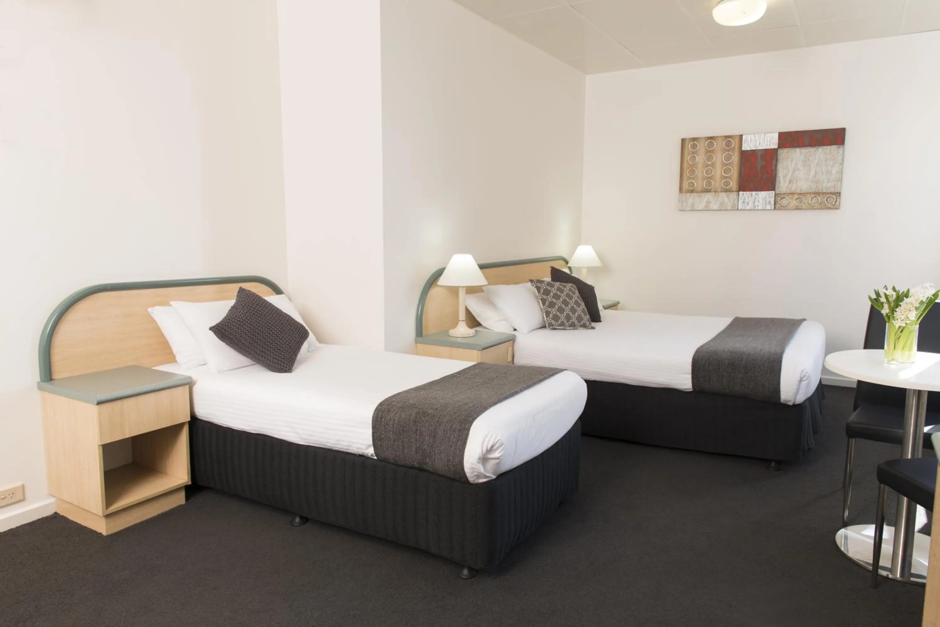 Bedroom, Bed in Adelaide Riviera Hotel