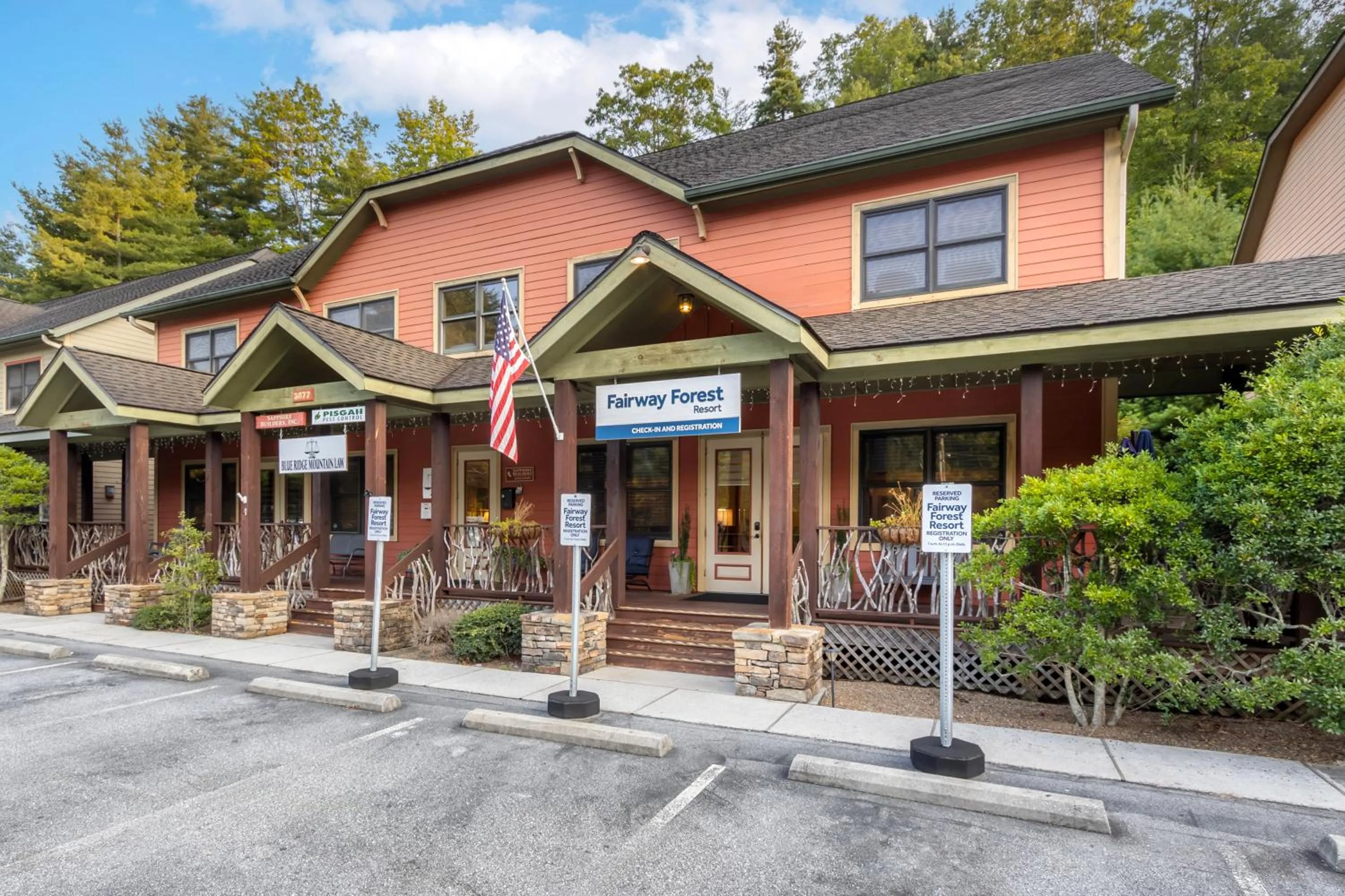 Property building in Fairway Forest