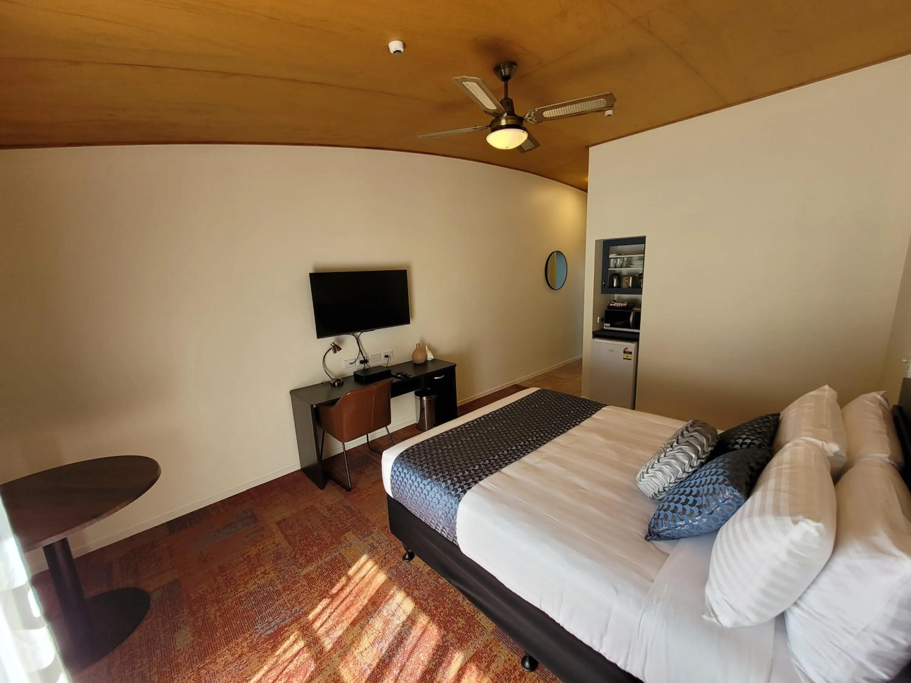 Bed in City of Sails Motel