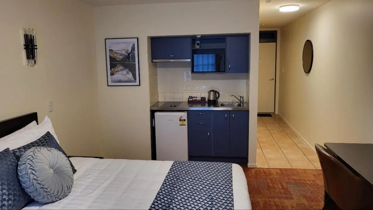 Bed in City of Sails Motel