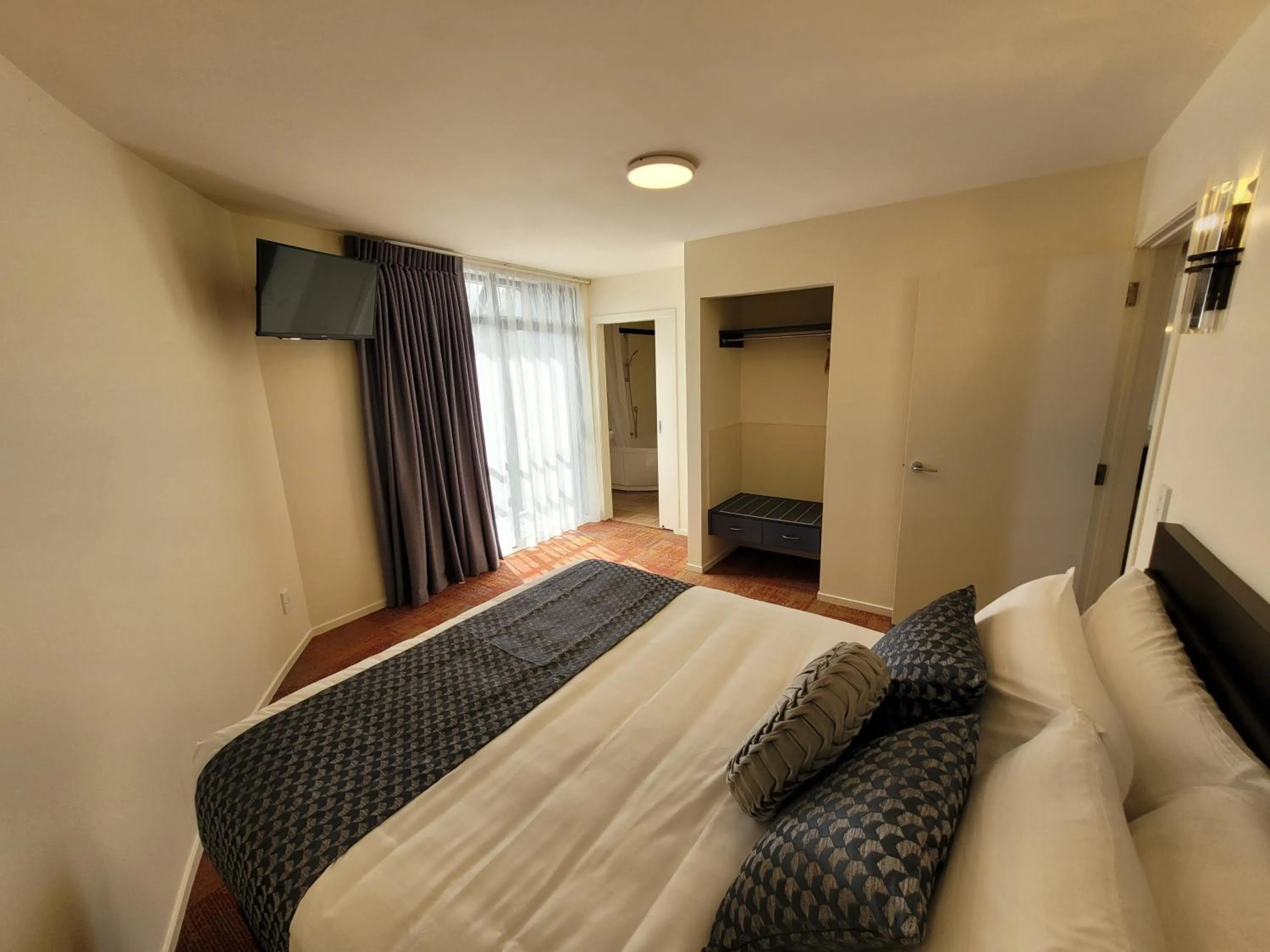 Bed in City of Sails Motel