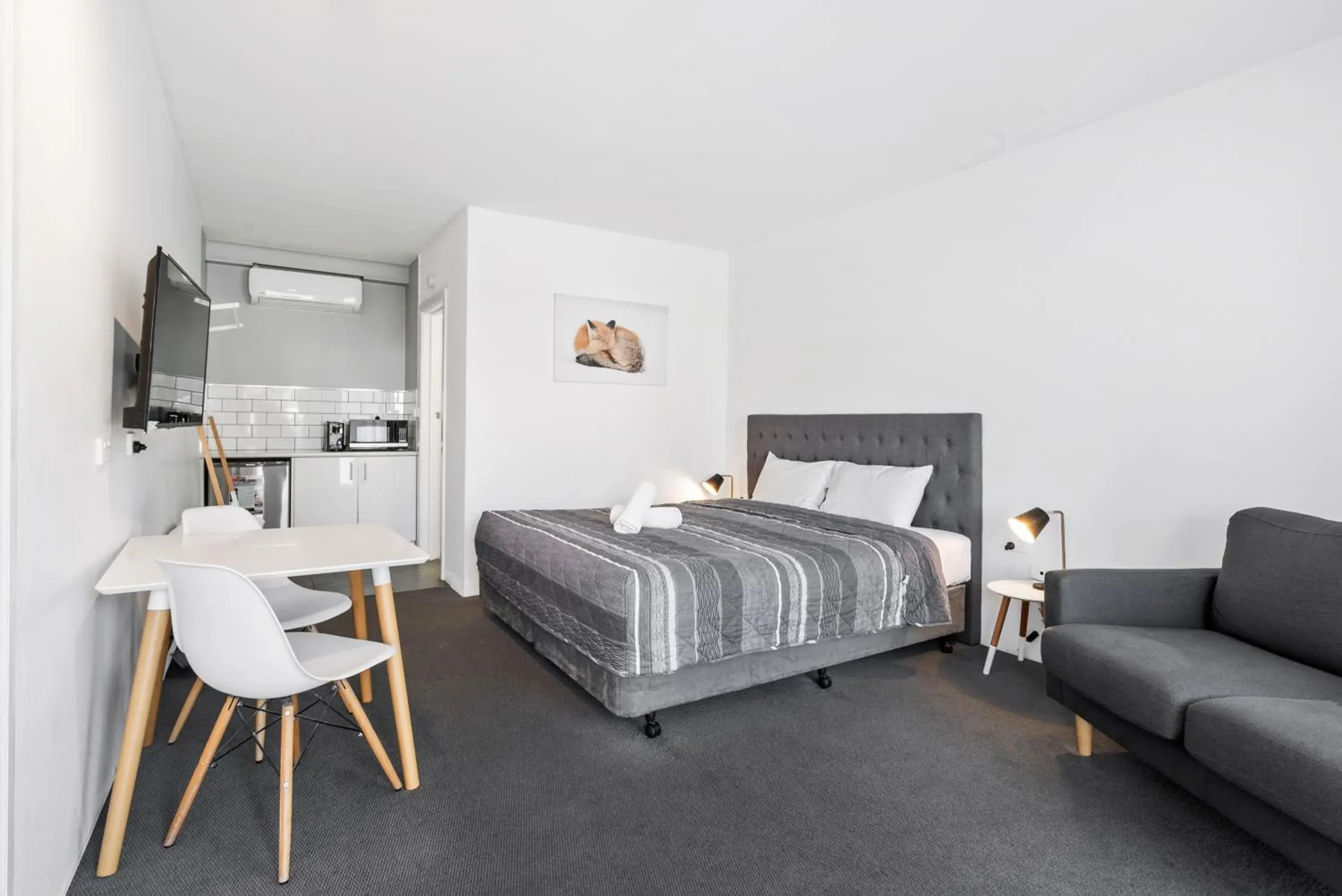 Photo of the whole room, Bed in Comfort Inn Commodore Albury Photo of the whole room, Bed in Comfort Inn Commodore Albury