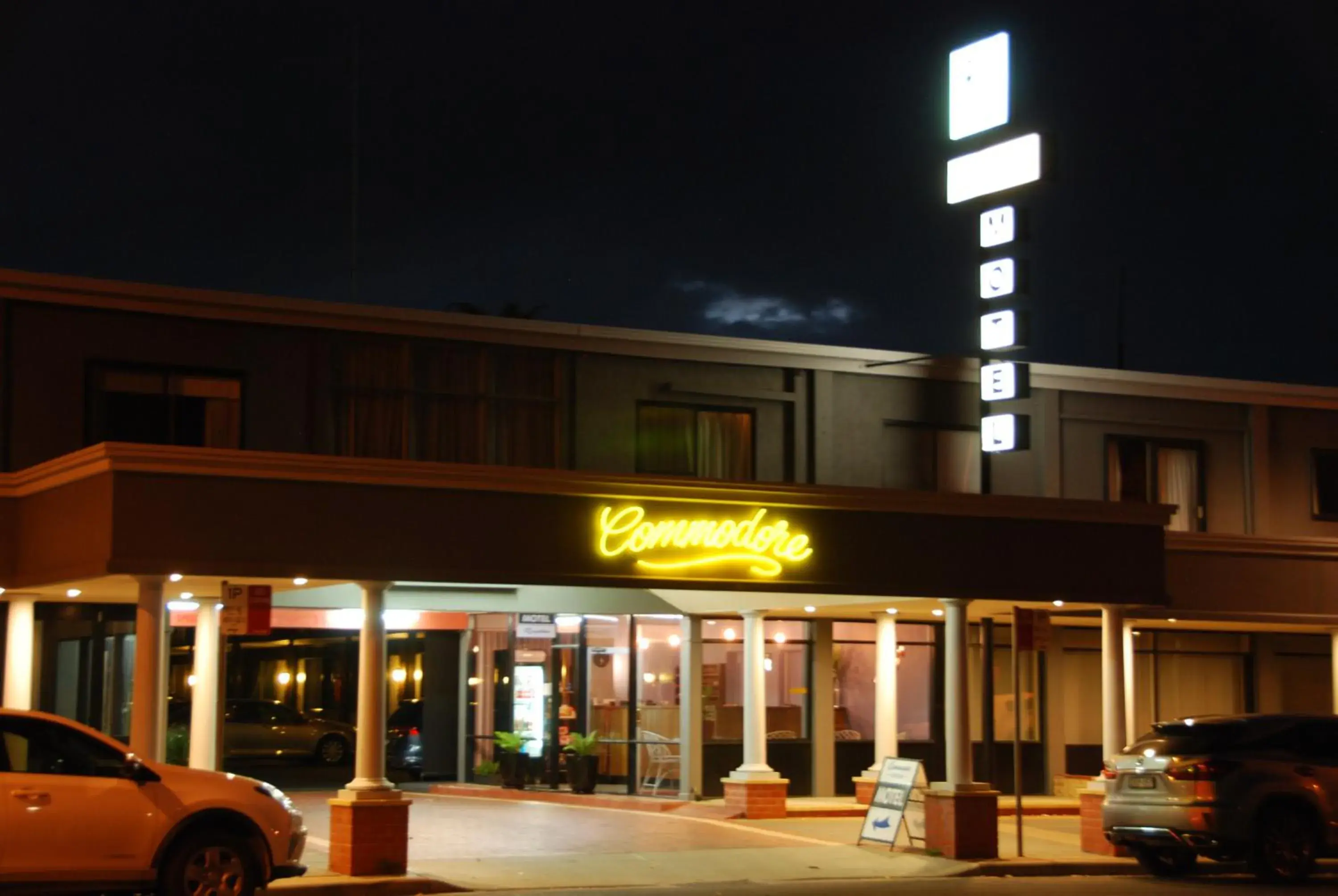 Facade/entrance in Commodore Motor Inn Facade/entrance in Commodore Motor Inn