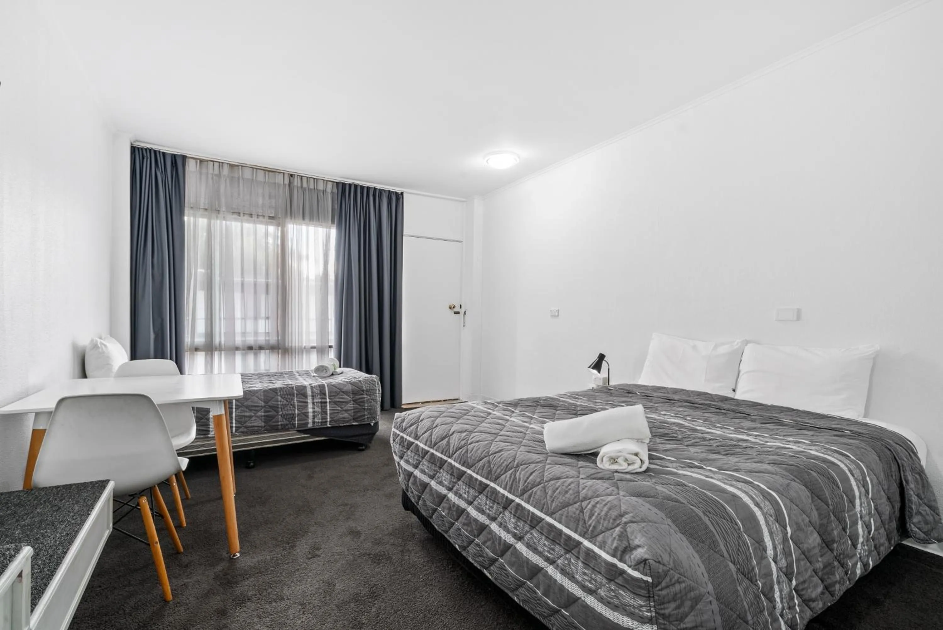 Photo of the whole room, Bed in Comfort Inn Commodore Albury