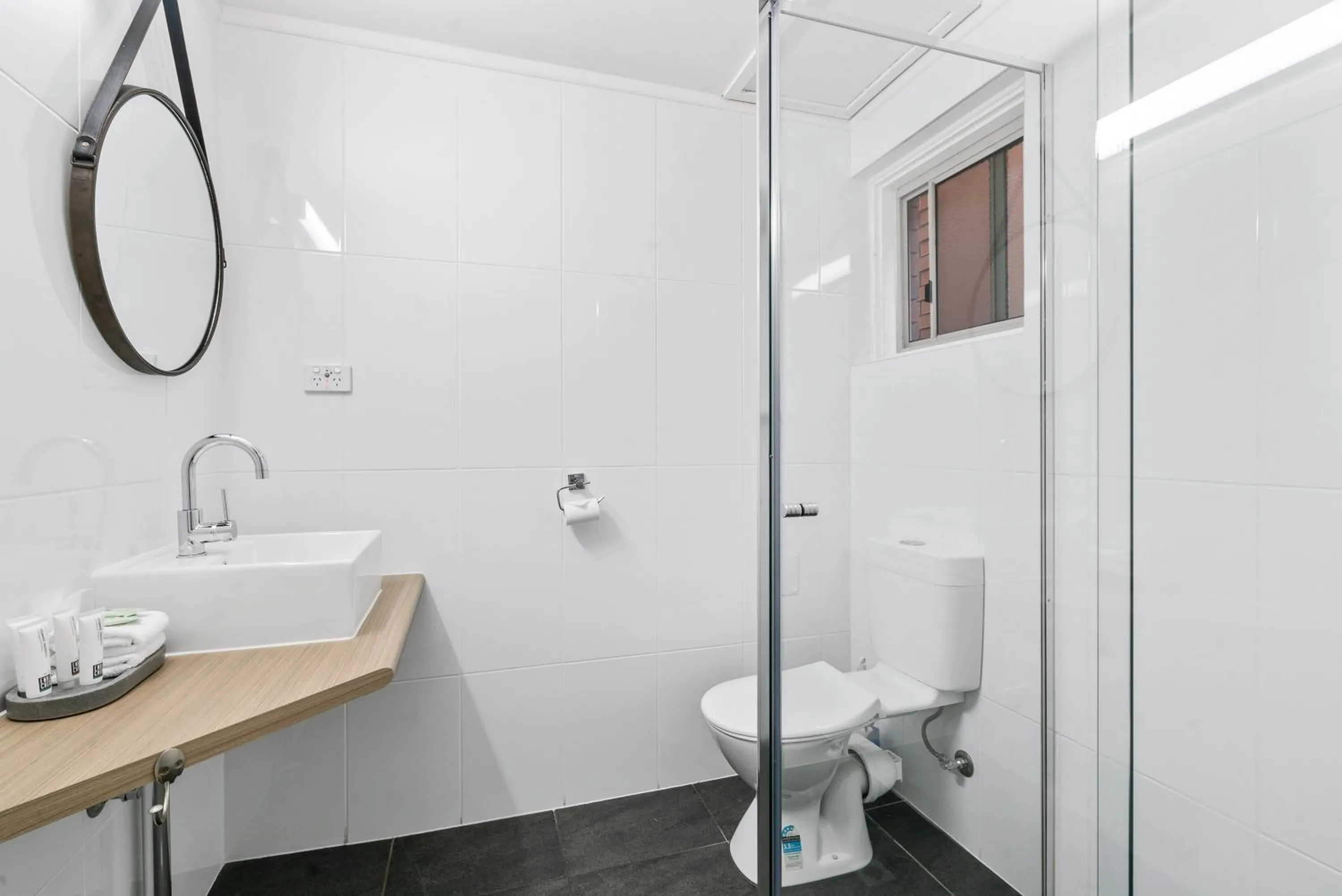 Bathroom in Comfort Inn Commodore Albury