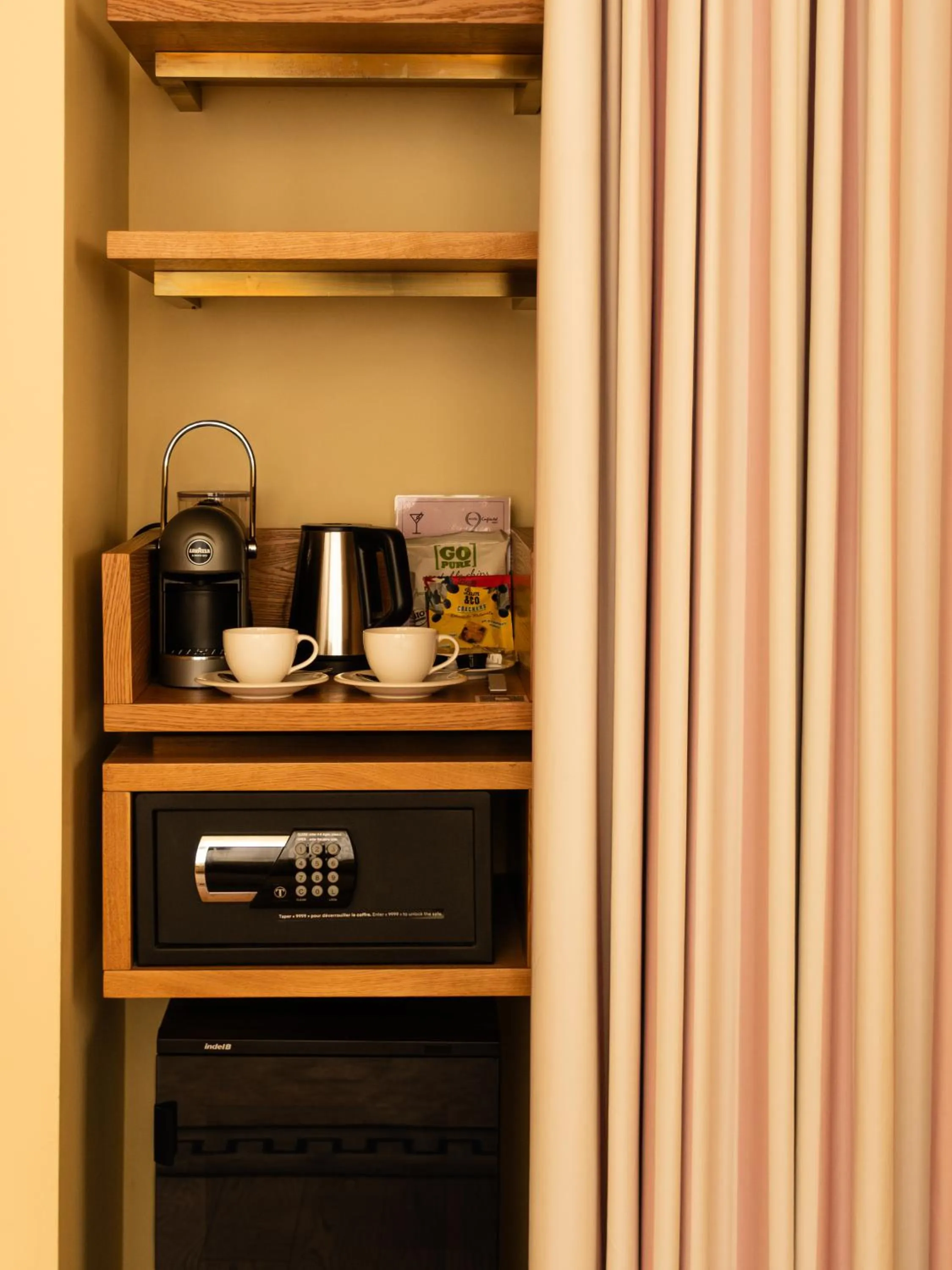 Coffee/tea facilities in 9Confidentiel