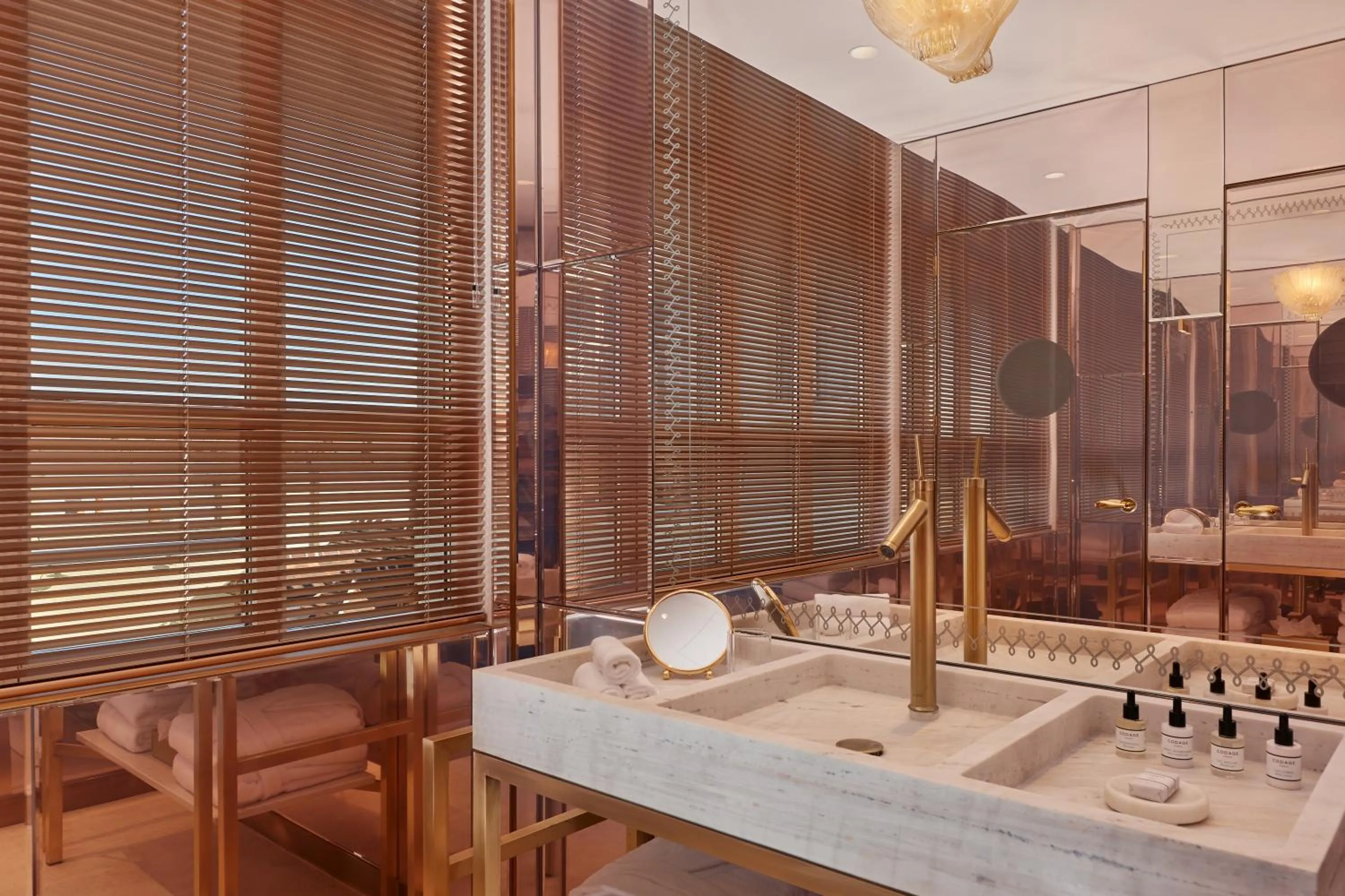 Bathroom in 9Confidentiel