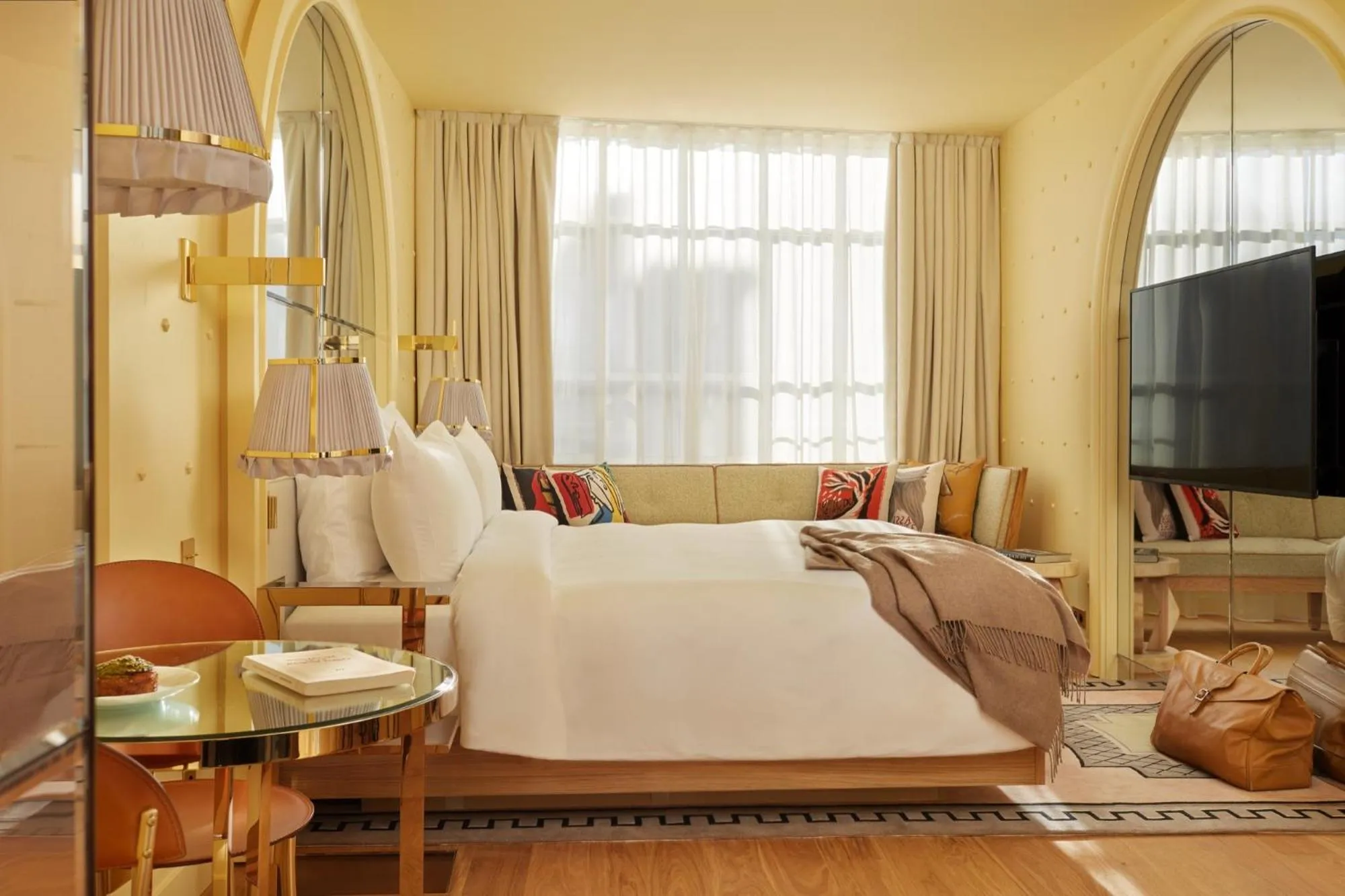 Property building, Bed in 9Confidentiel