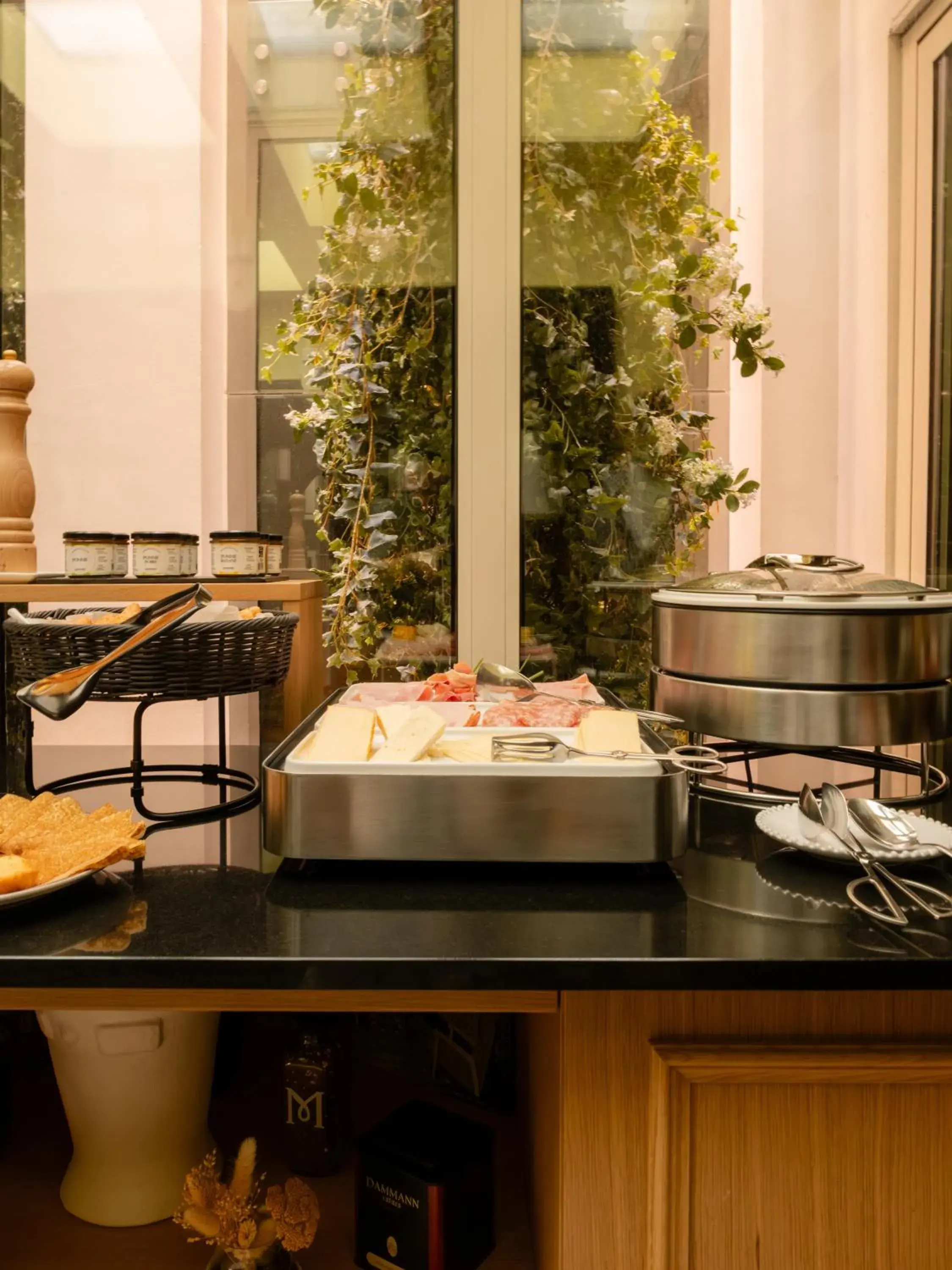 Breakfast in 9Confidentiel Breakfast in 9Confidentiel