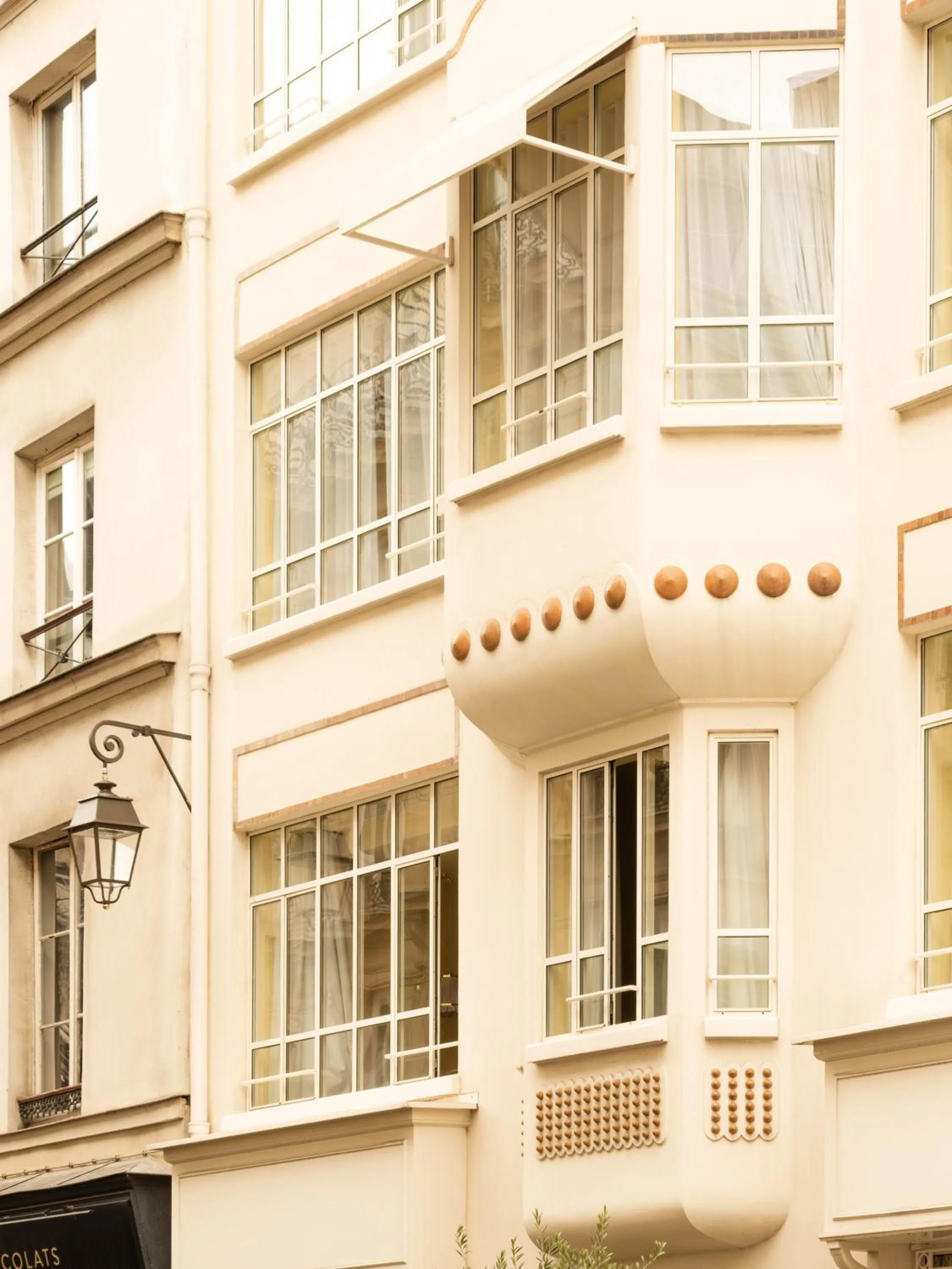 Property building in 9Confidentiel