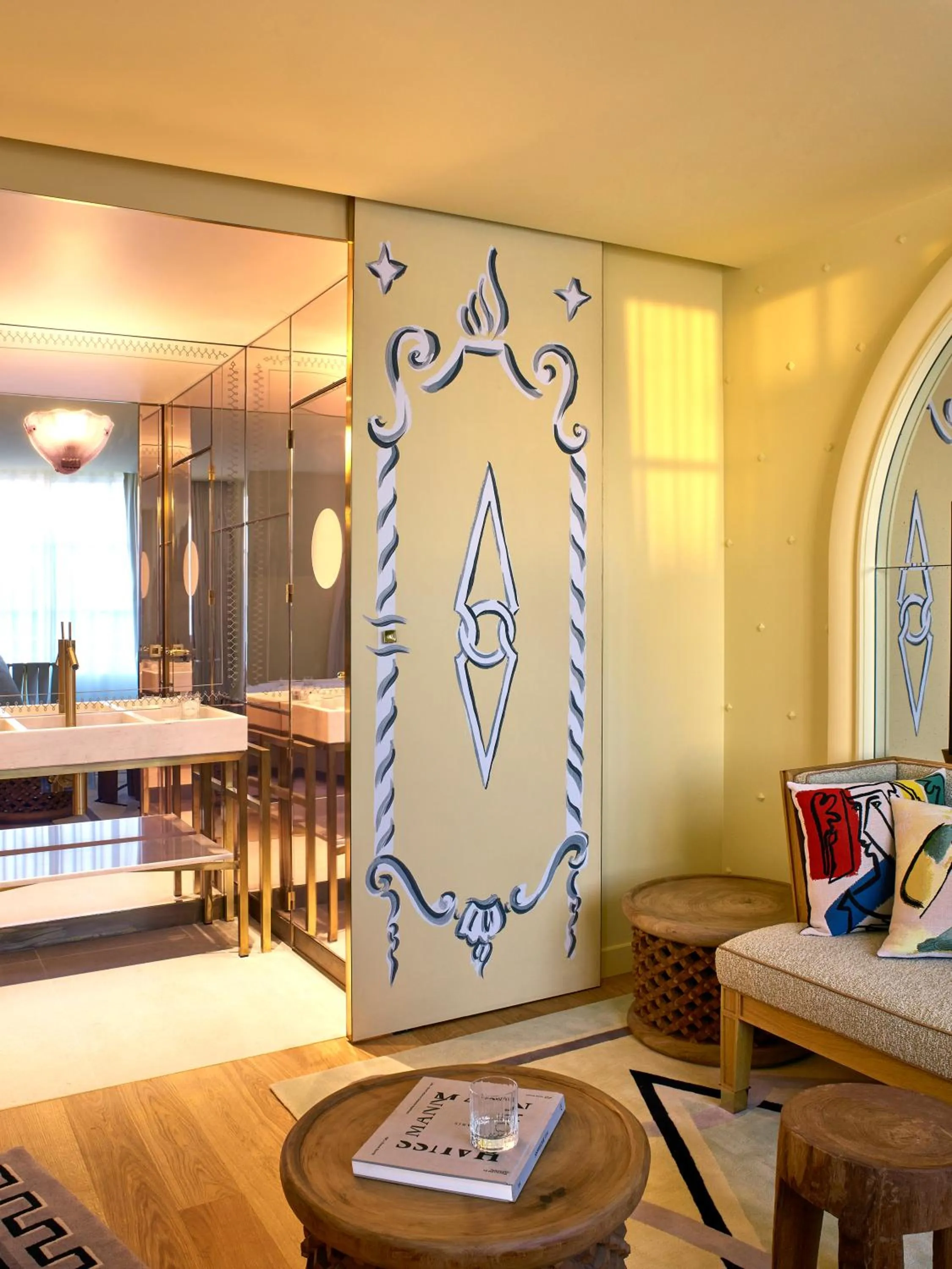 Decorative detail in 9Confidentiel