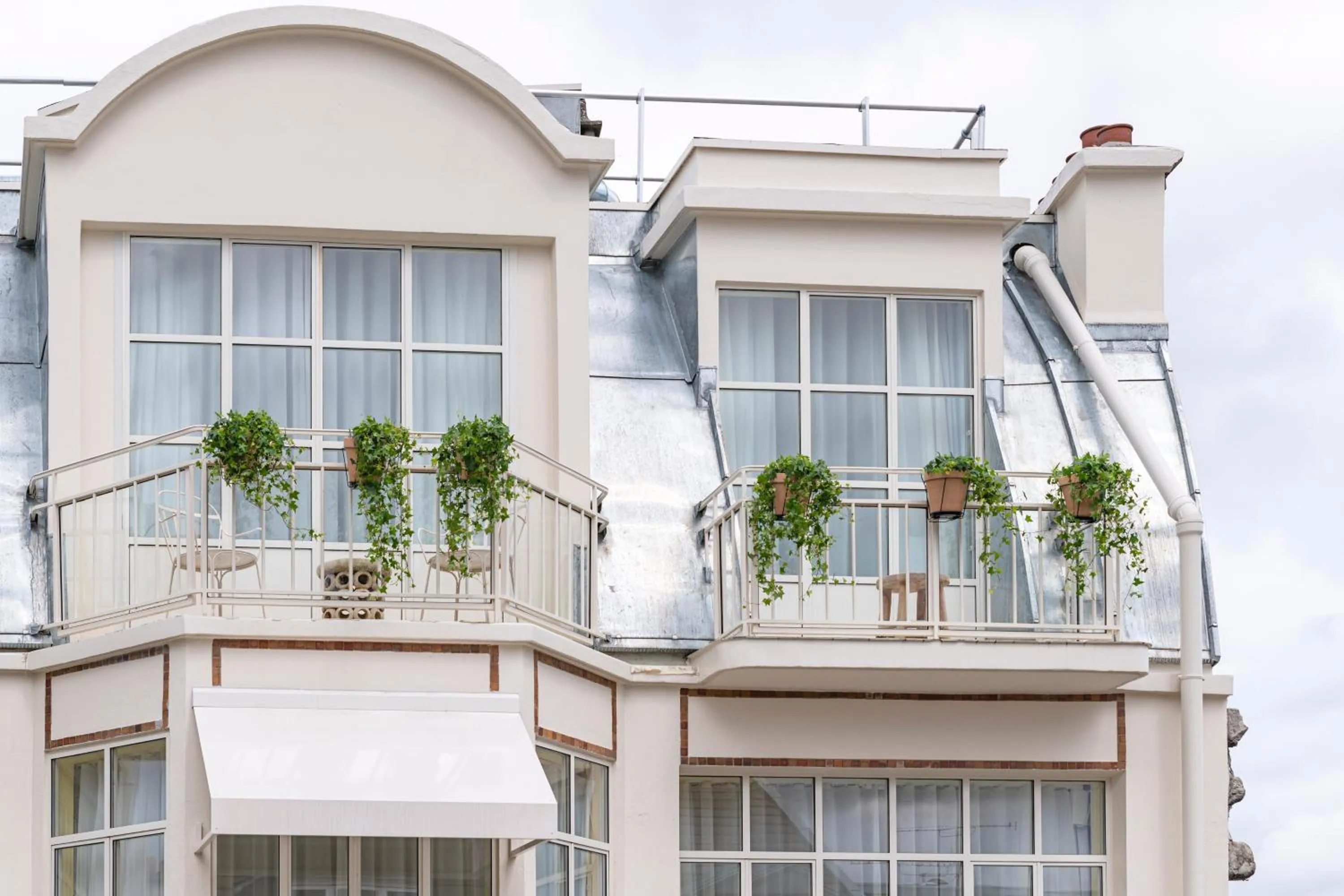 Property building in 9Confidentiel