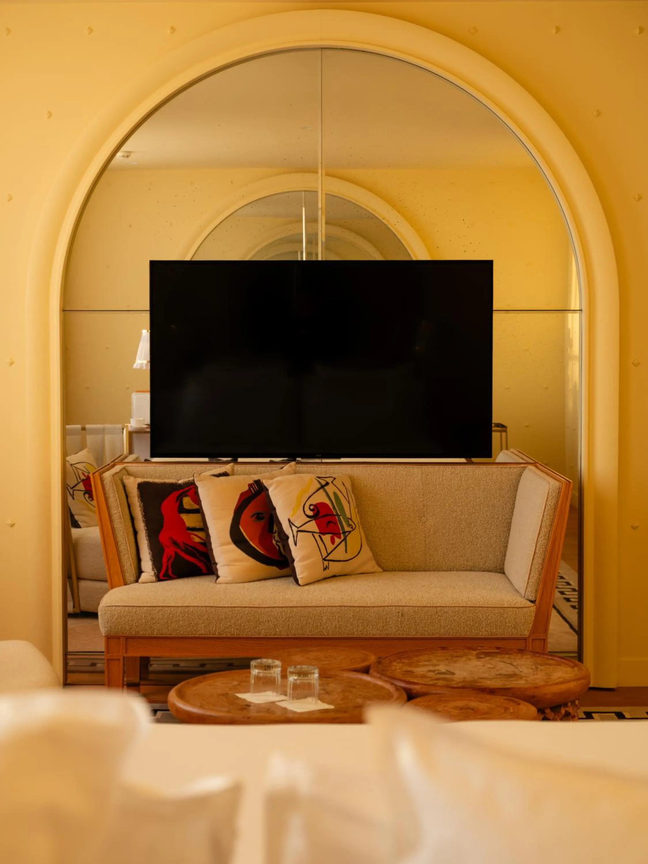 Photo of the whole room in 9Confidentiel