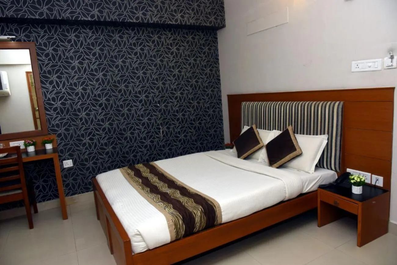 Bed in Hotel Pearl International