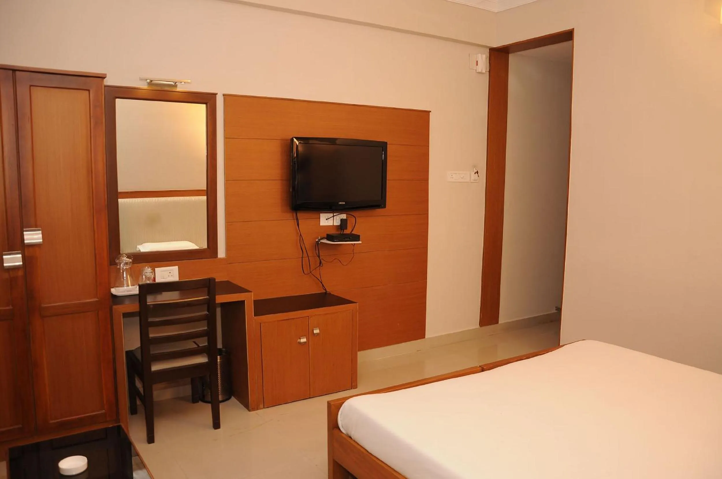 TV and multimedia, Bed in Hotel Pearl International