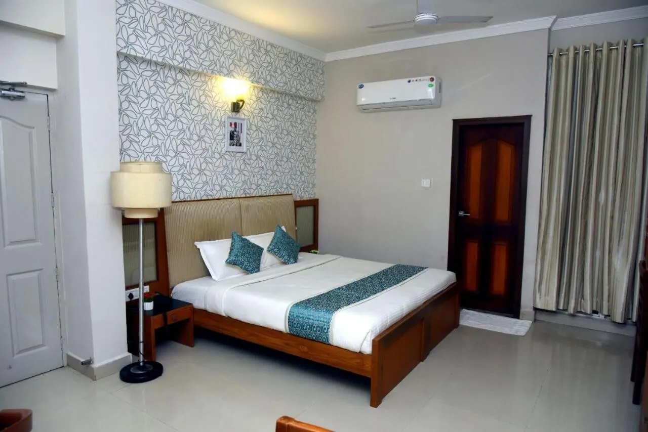 Bed in Hotel Pearl International