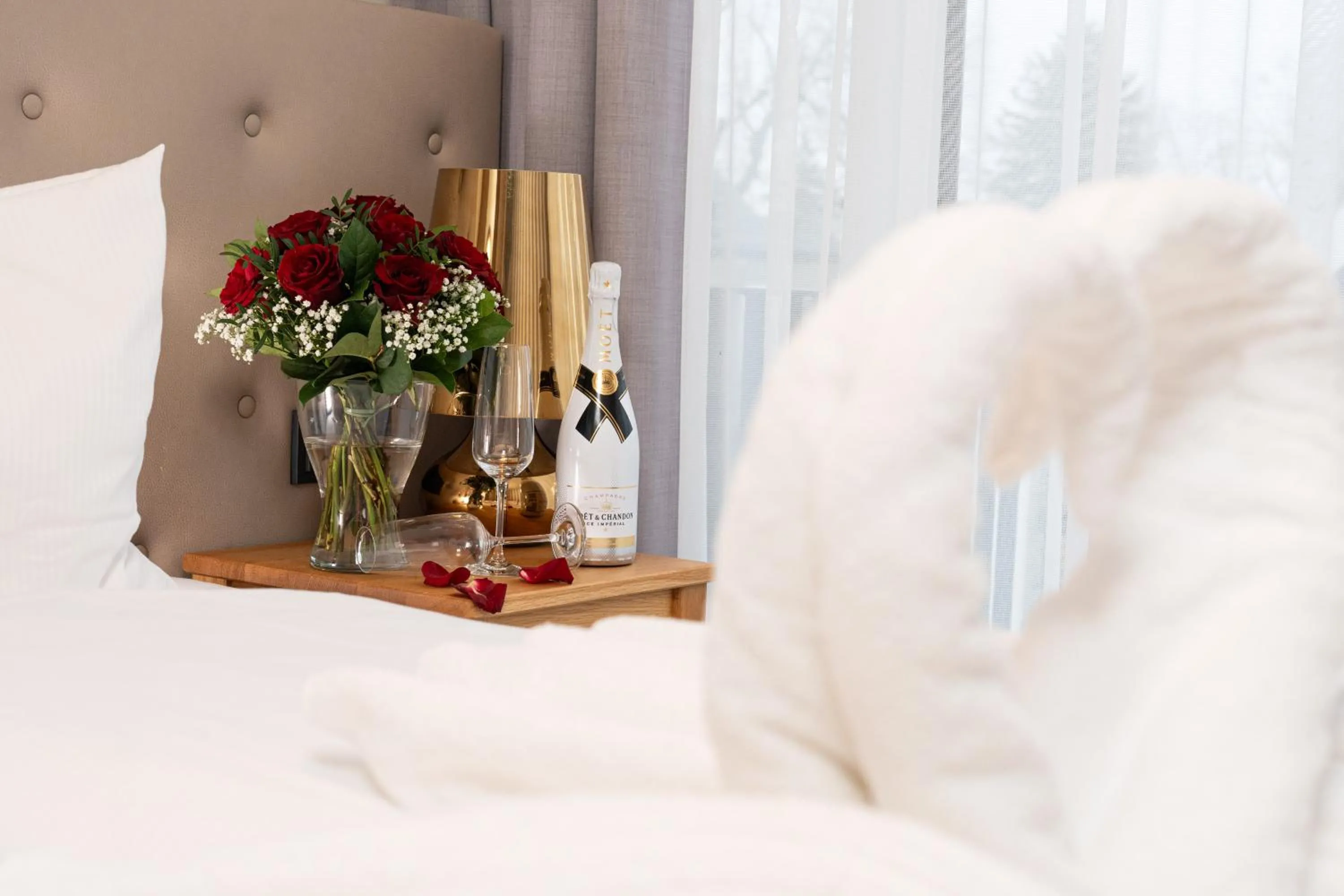 wedding, Bed in Maremüritz Yachthafen Resort