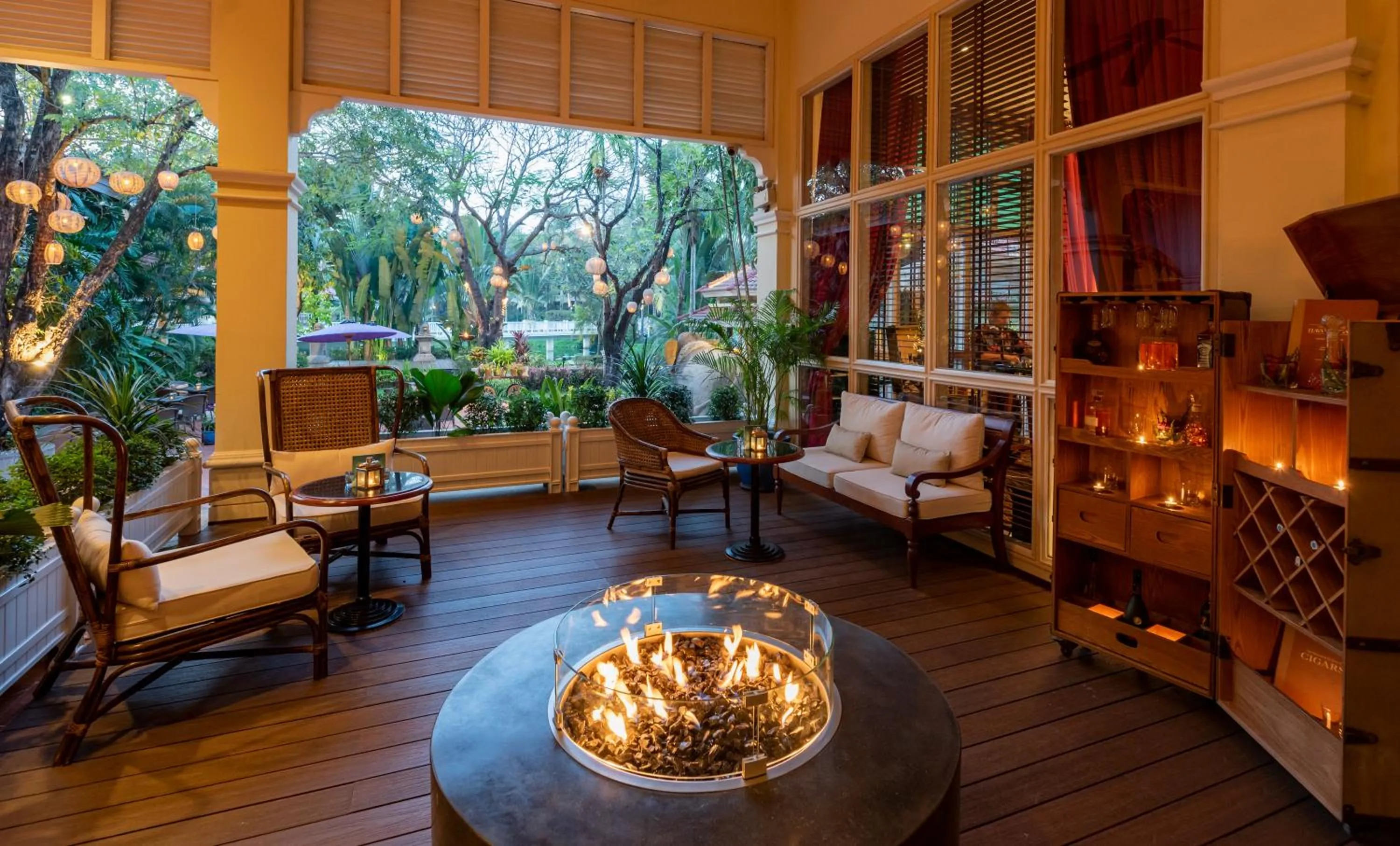 Lounge or bar in Sofitel Angkor Phokeethra Golf & Spa Resort