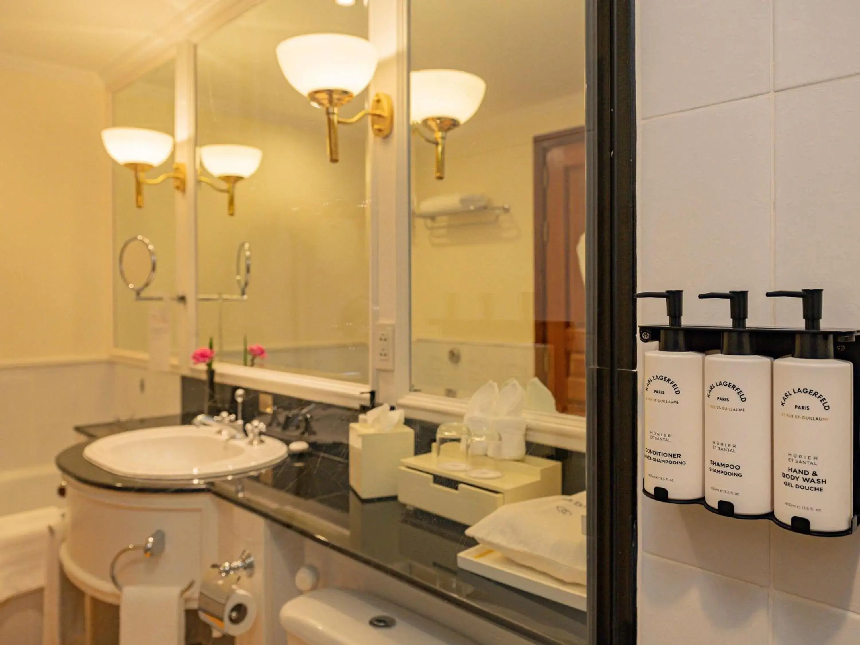 Superior Twin Room in Sofitel Angkor Phokeethra Golf & Spa Resort Superior Twin Room in Sofitel Angkor Phokeethra Golf & Spa Resort