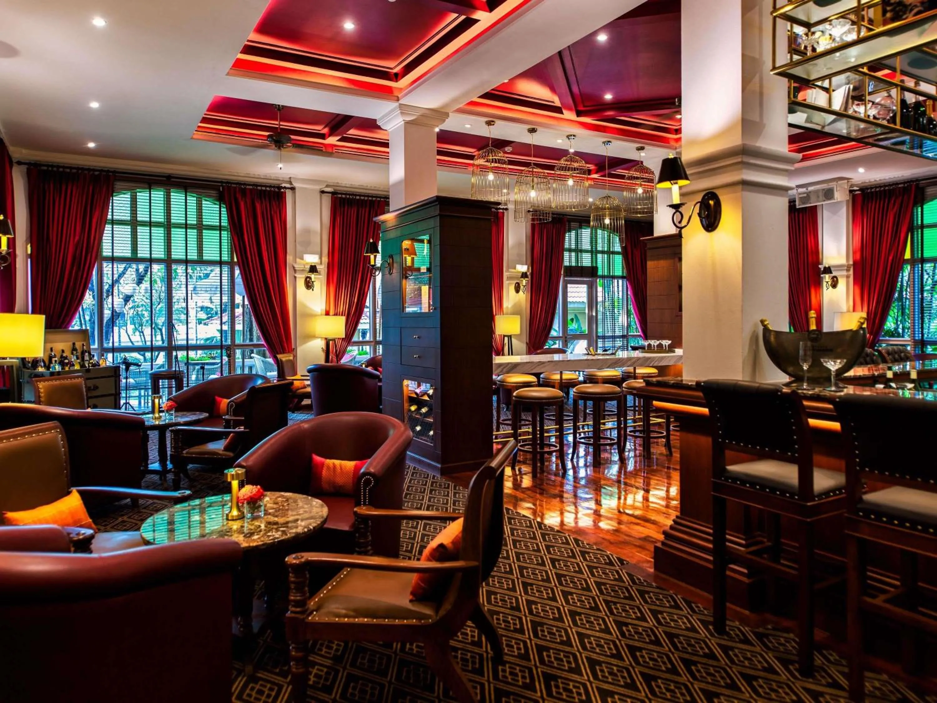 Lounge or bar in Sofitel Angkor Phokeethra Golf & Spa Resort