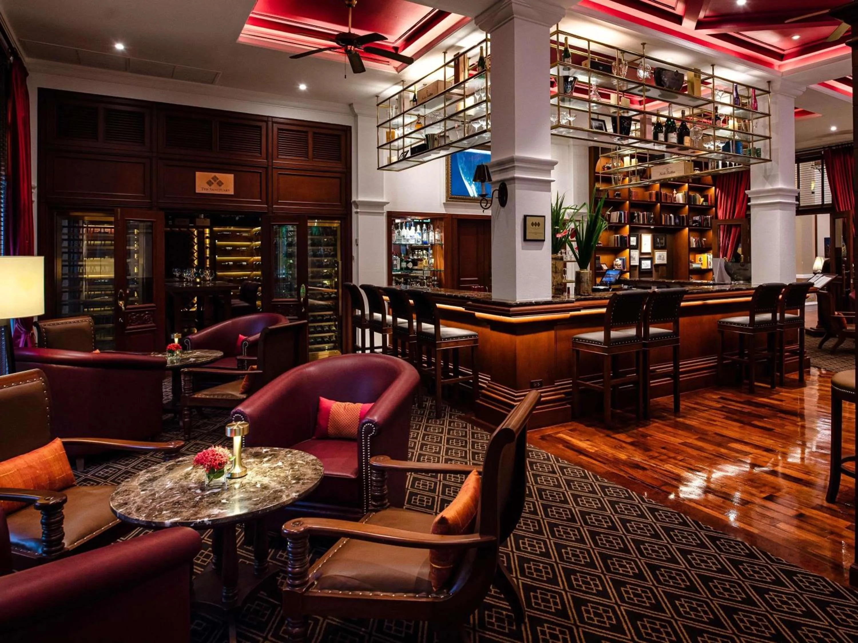 Lounge or bar in Sofitel Angkor Phokeethra Golf & Spa Resort