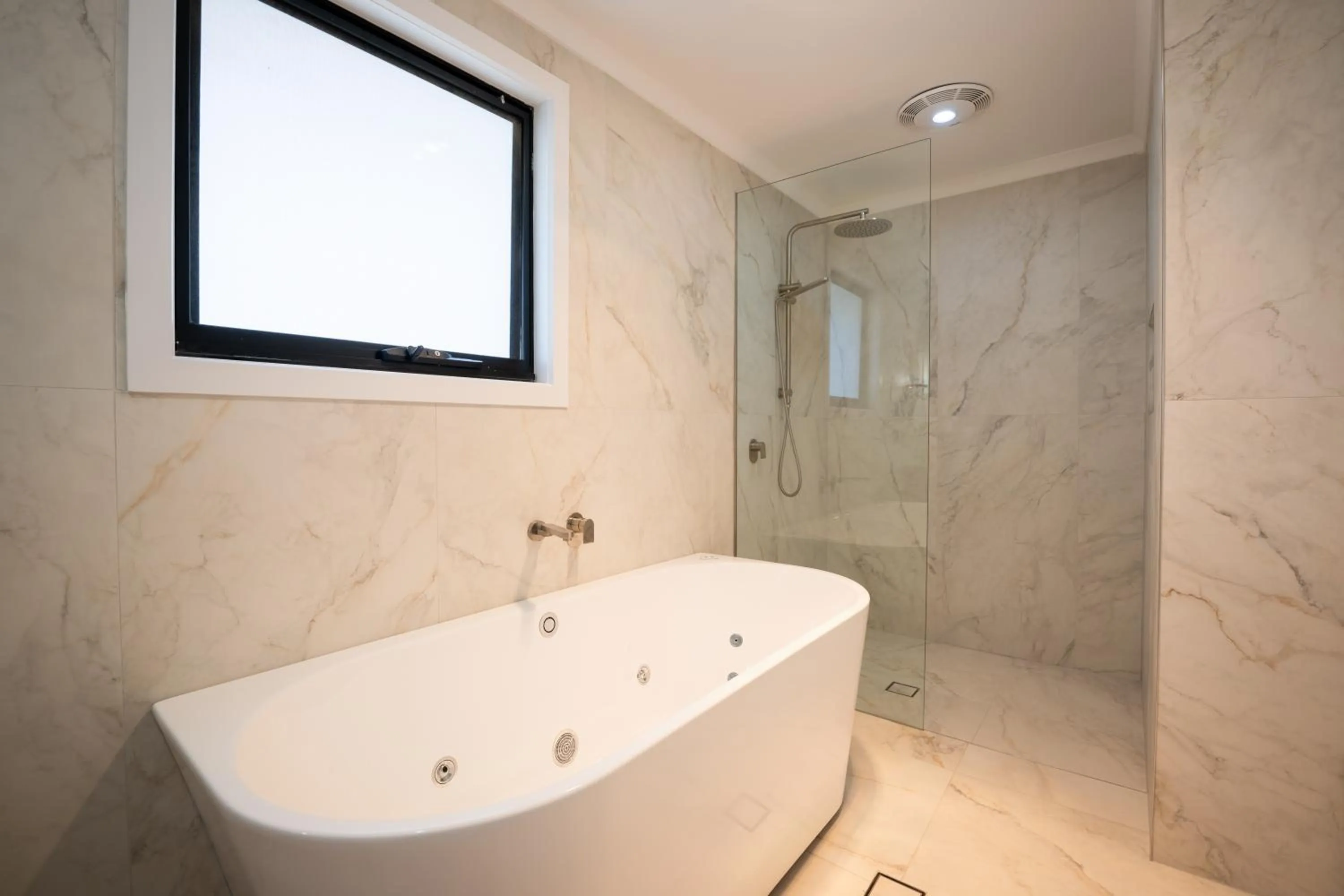 Bathroom in Clare Valley Motel