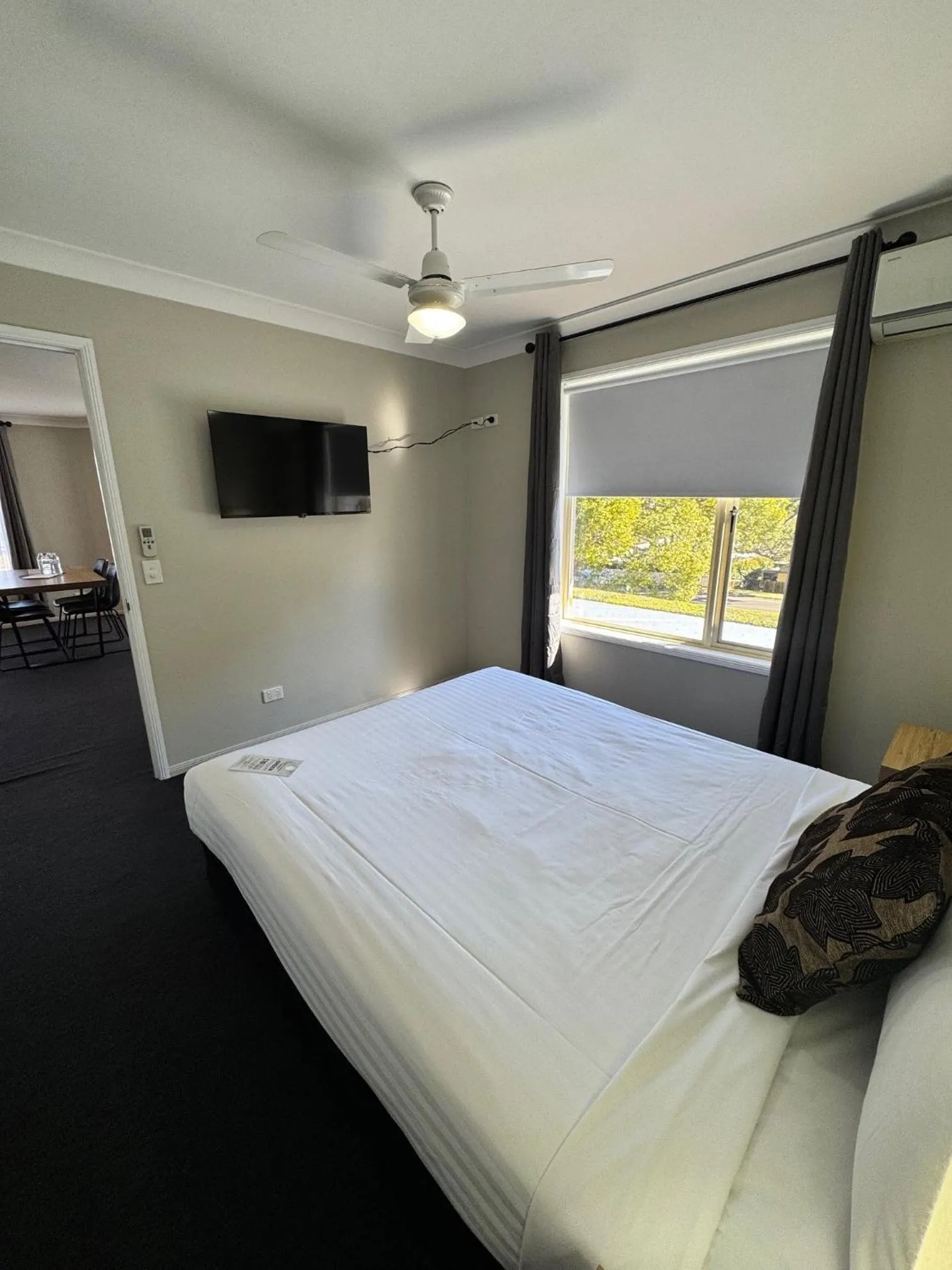 Bedroom, Bed in Ambassador On Ruthven