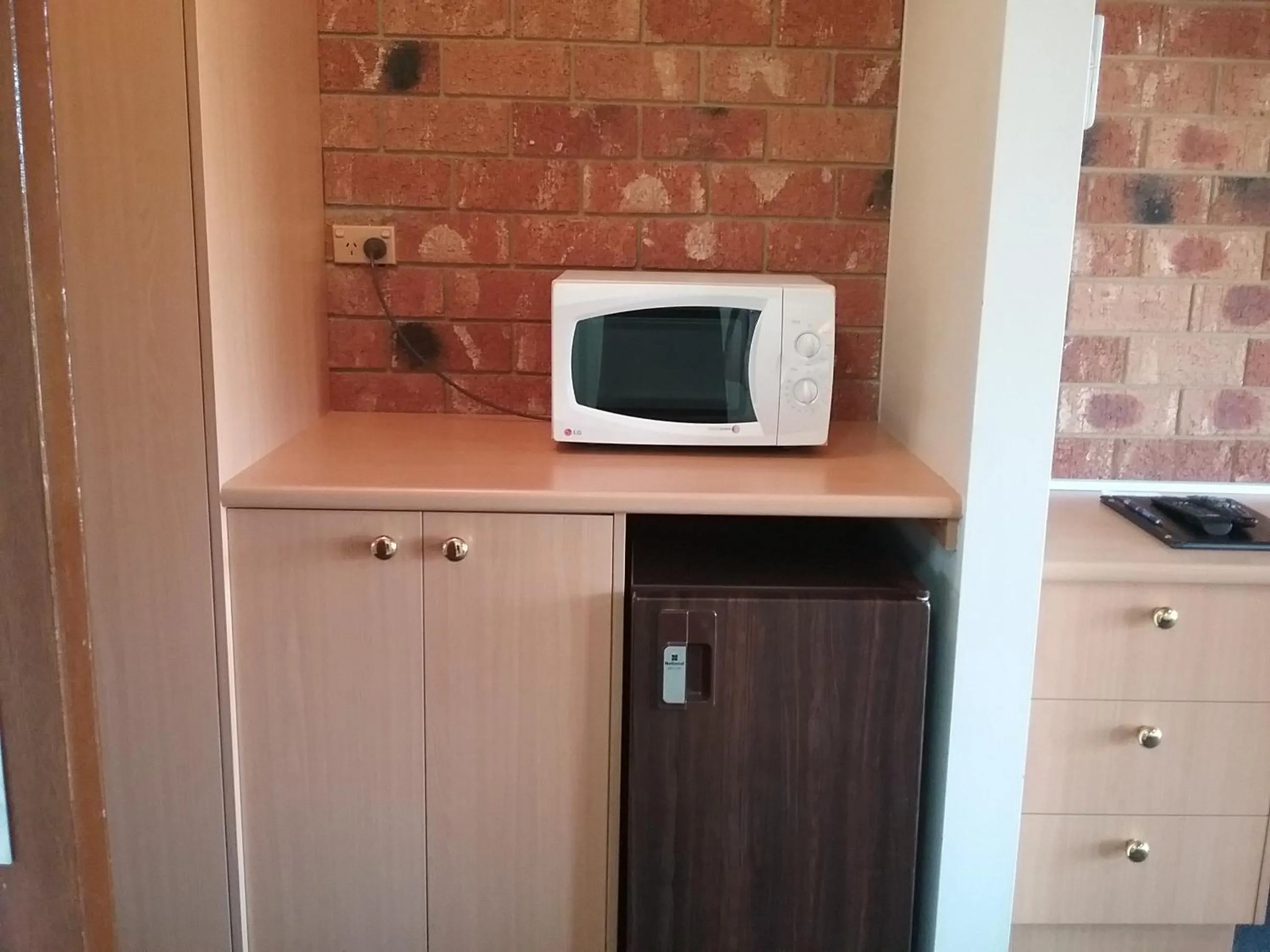 Kitchen or kitchenette in Werribee Park Motor Inn