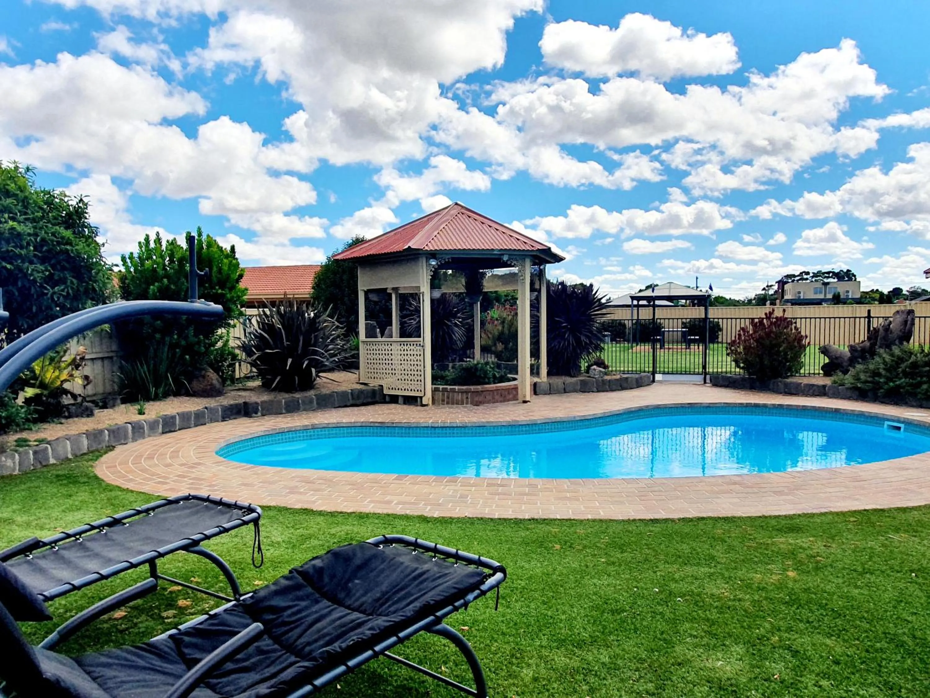Swimming pool in Werribee Park Motor Inn