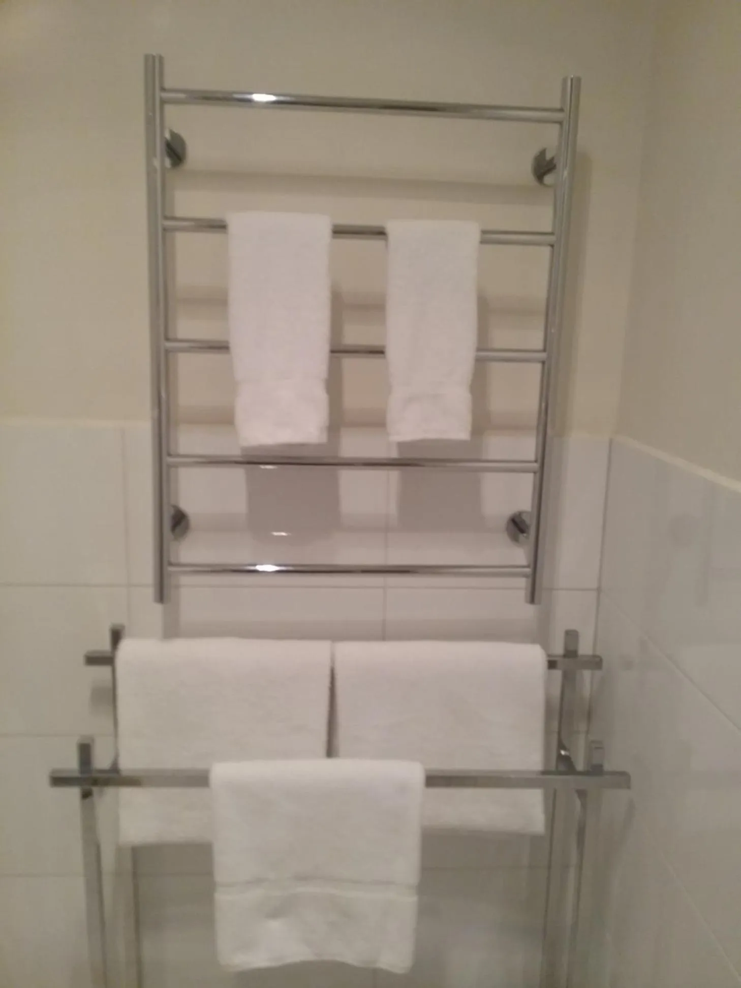 Shower in Werribee Park Motor Inn