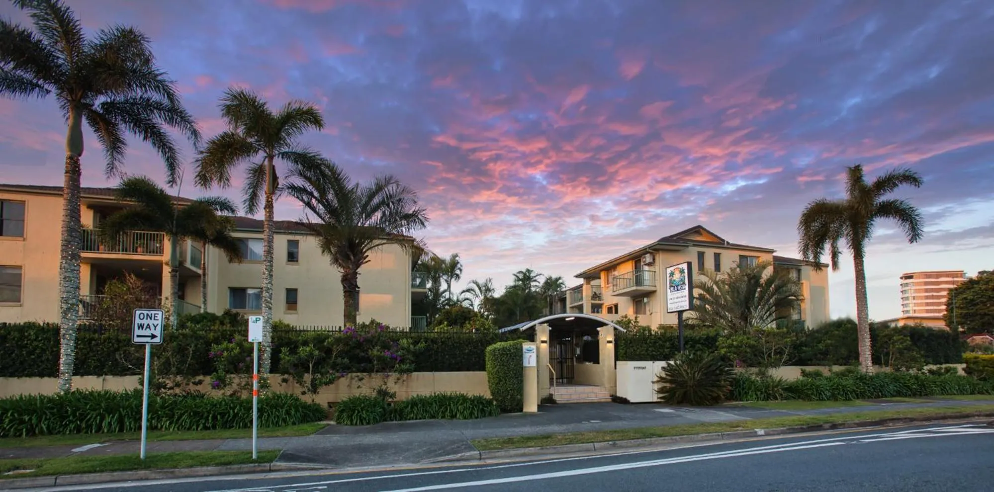 Property building in Bila Vista Kirra Beachside Apartments