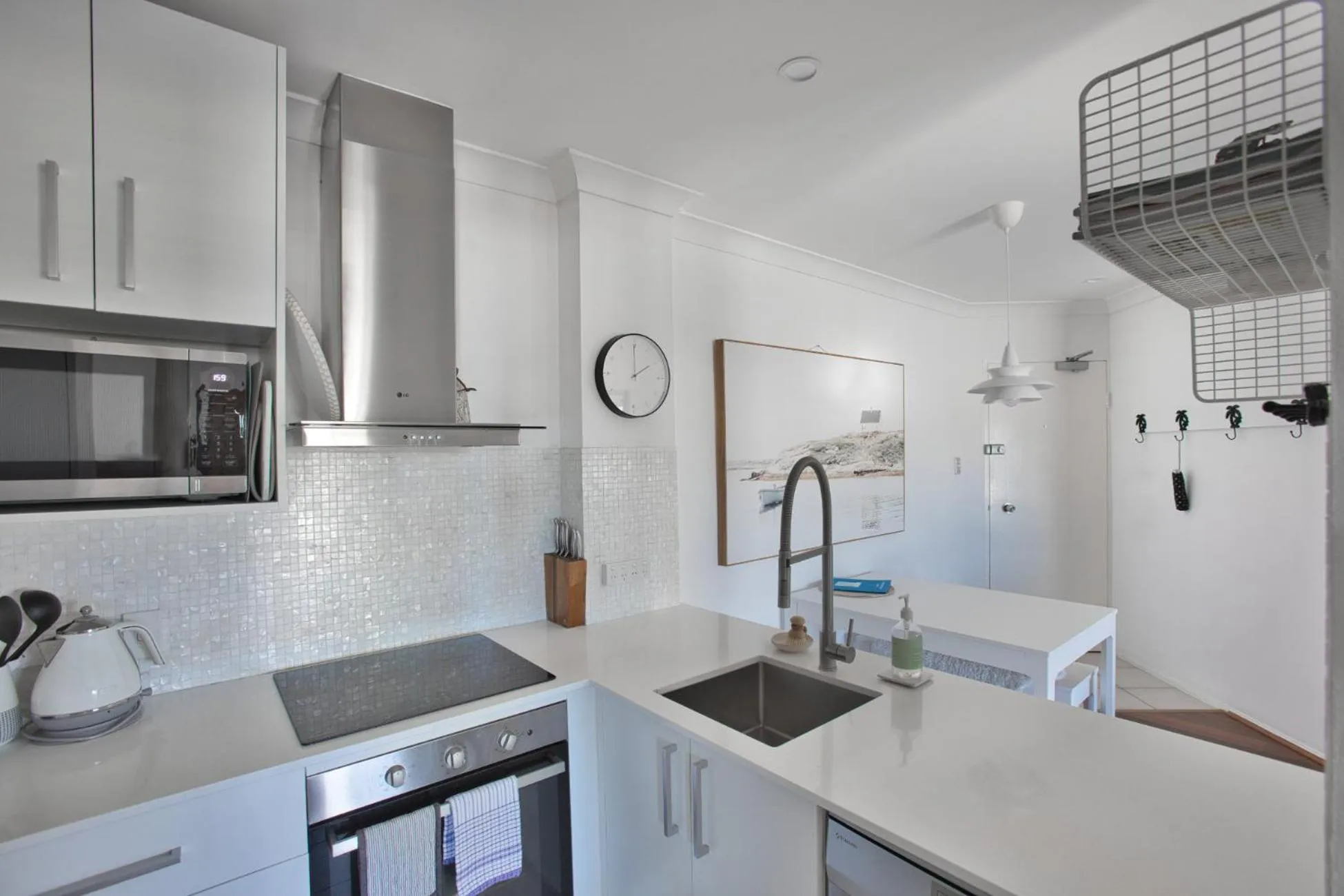 Kitchen or kitchenette in Bila Vista Kirra Beachside Apartments