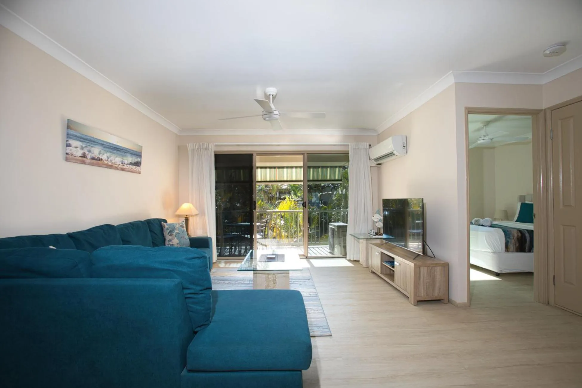 TV and multimedia in Bila Vista Kirra Beachside Apartments