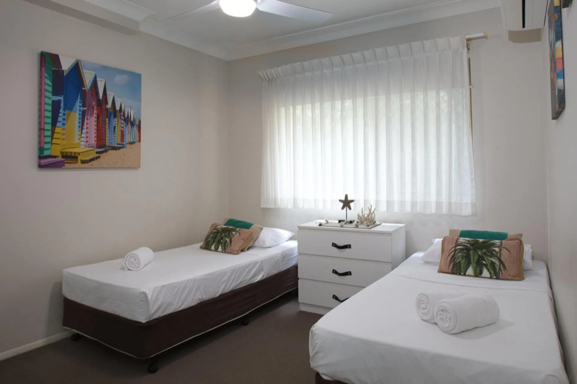 Bed in Bila Vista Kirra Beachside Apartments
