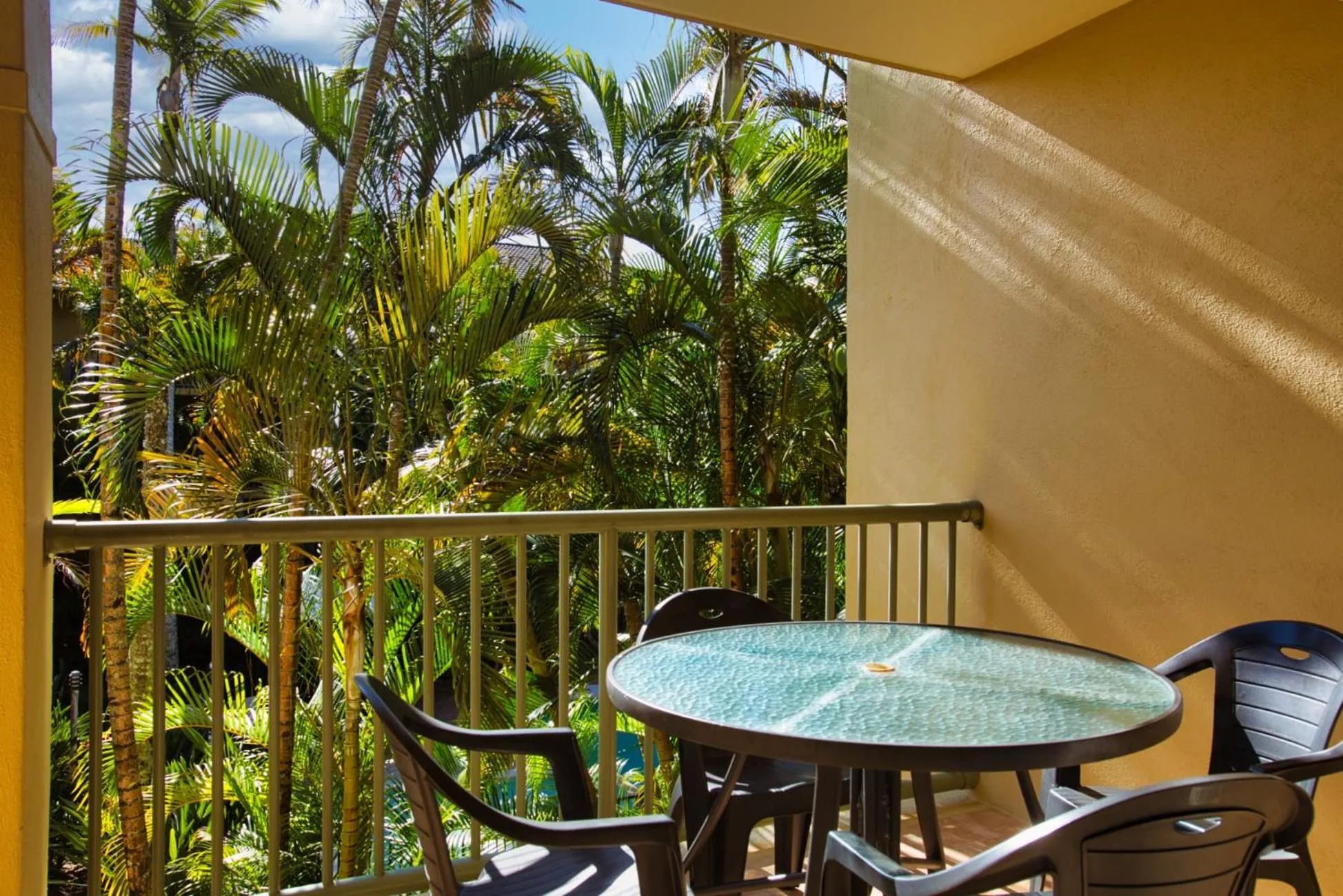 Bila Vista Kirra Beachside Apartments