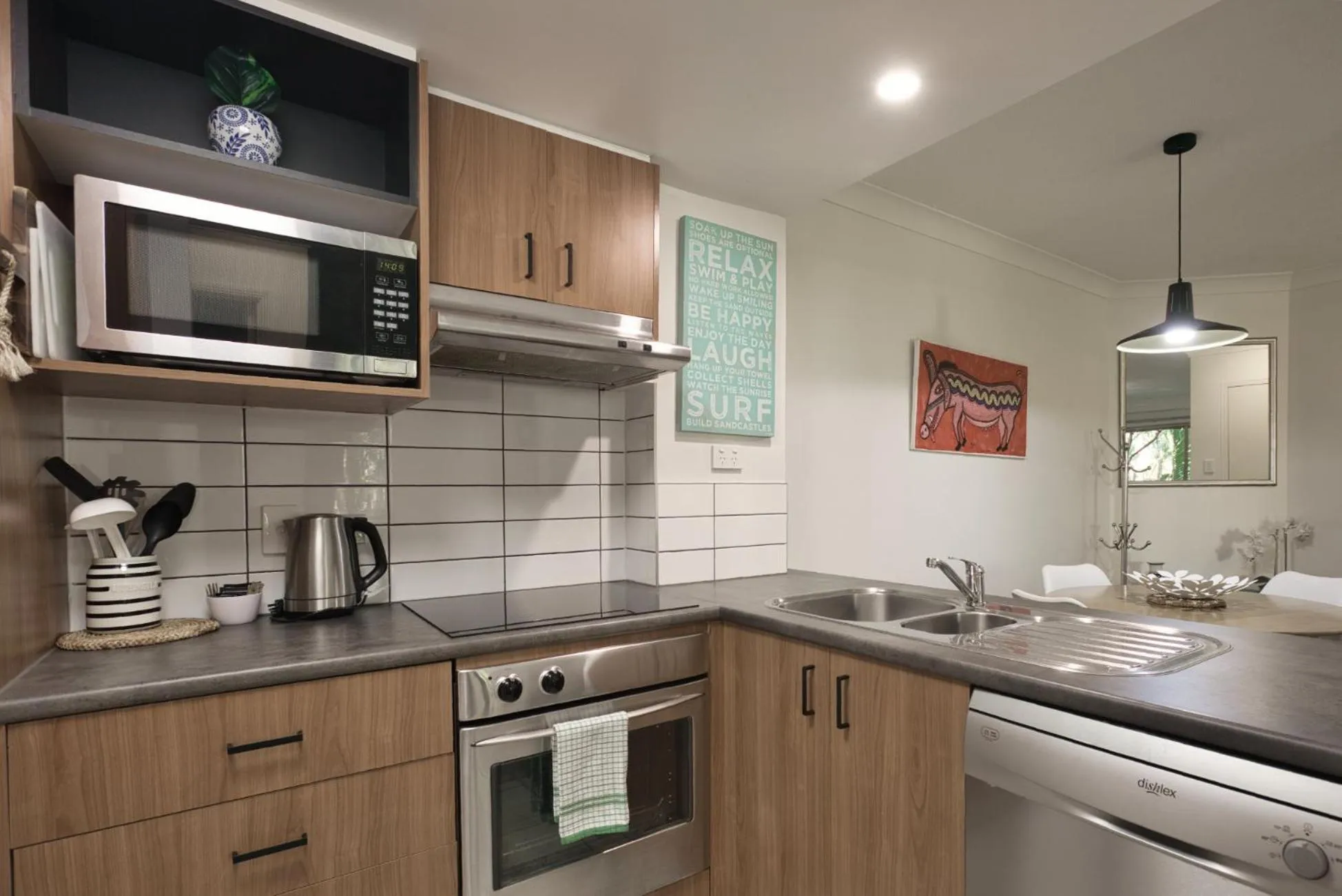 Kitchen or kitchenette in Bila Vista Kirra Beachside Apartments