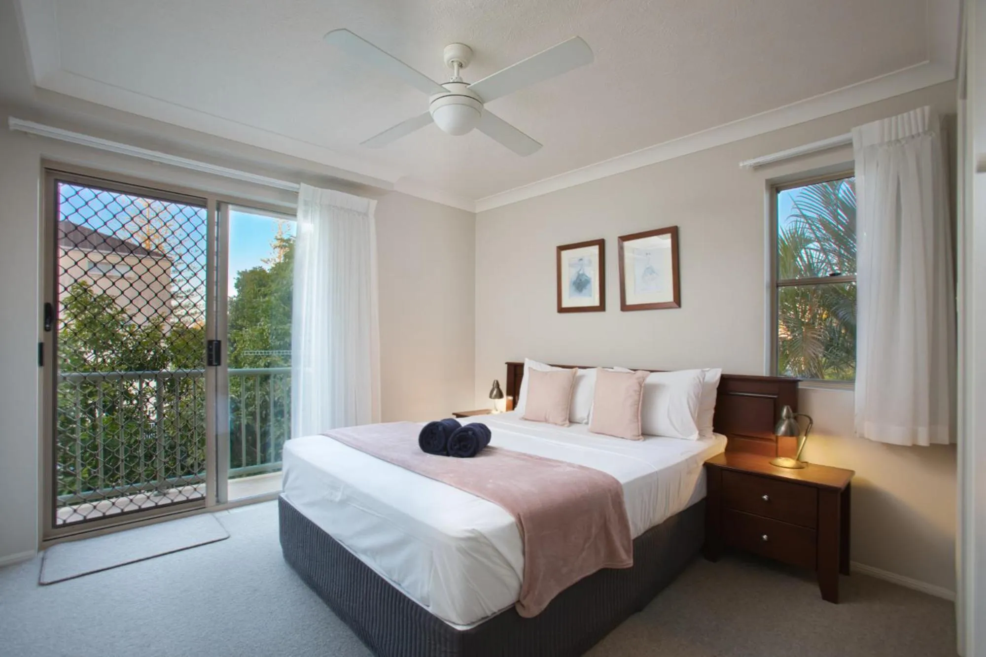 Bed in Bila Vista Kirra Beachside Apartments