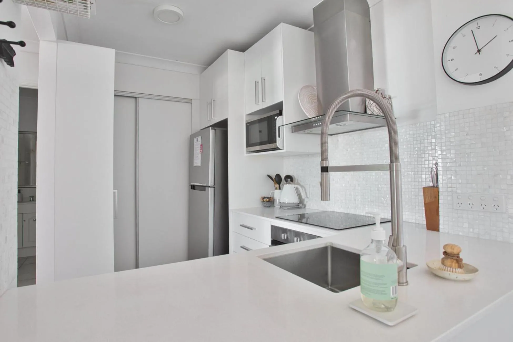 Kitchen or kitchenette in Bila Vista Kirra Beachside Apartments