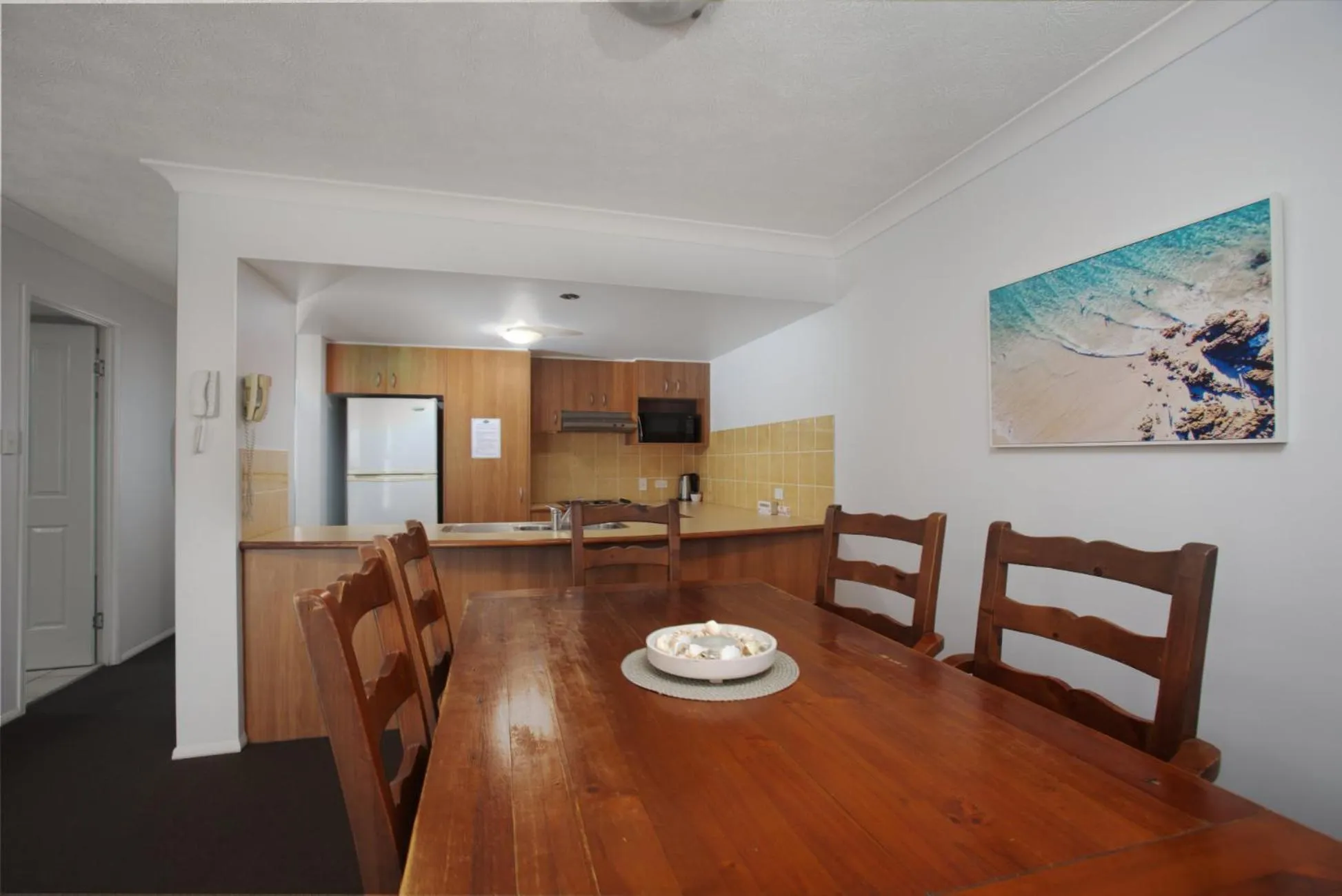 Dining area in Bila Vista Kirra Beachside Apartments