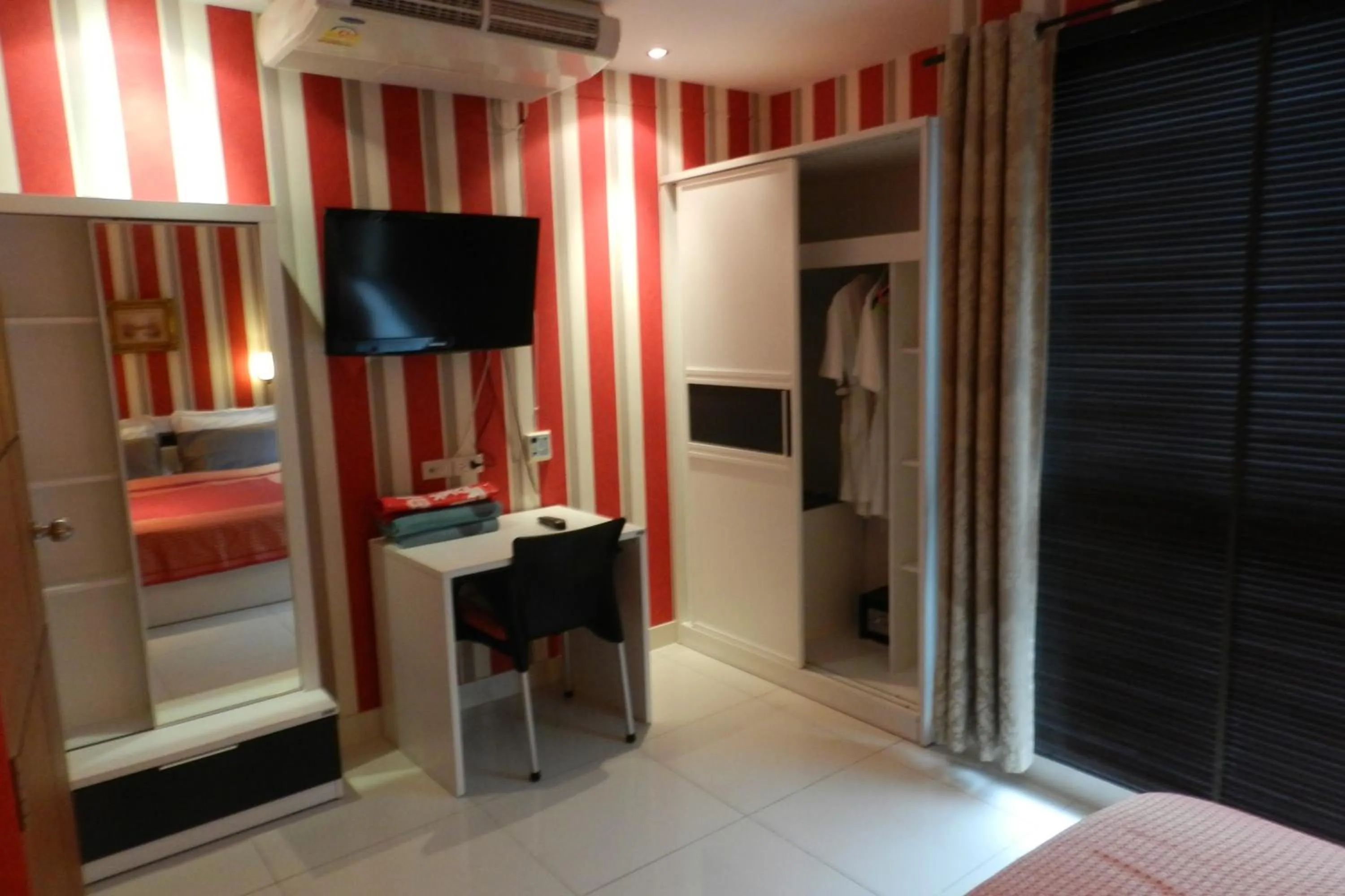 Photo of the whole room, Bed in NEOcondo @ PATTAYA